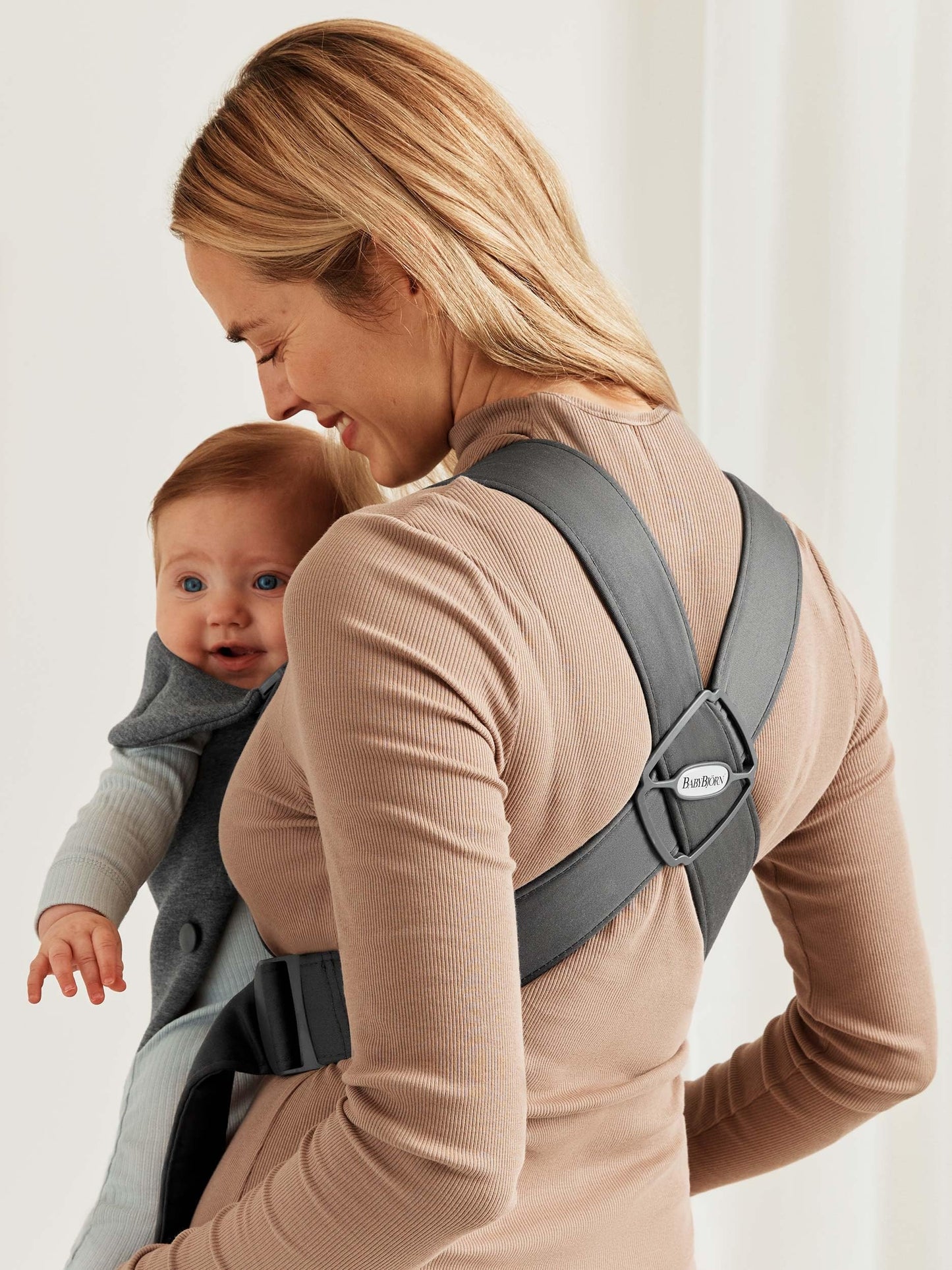 BABYBJORN - Portabebés pequeño, Jersey 3D, Gris oscuro