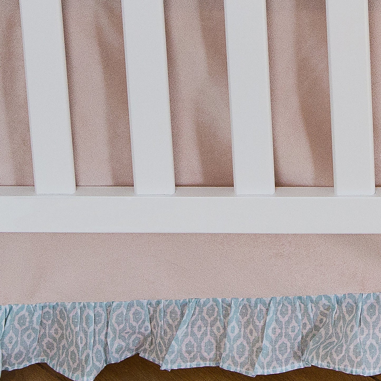 Levtex Baby - Juego de cama Everly Crib - Juego de cama para bebé, color gris azulado y verde azulado, ciervos del bosque y amigos, juego de 5 piezas incluye colcha, sábana bajera, apilador de pañales