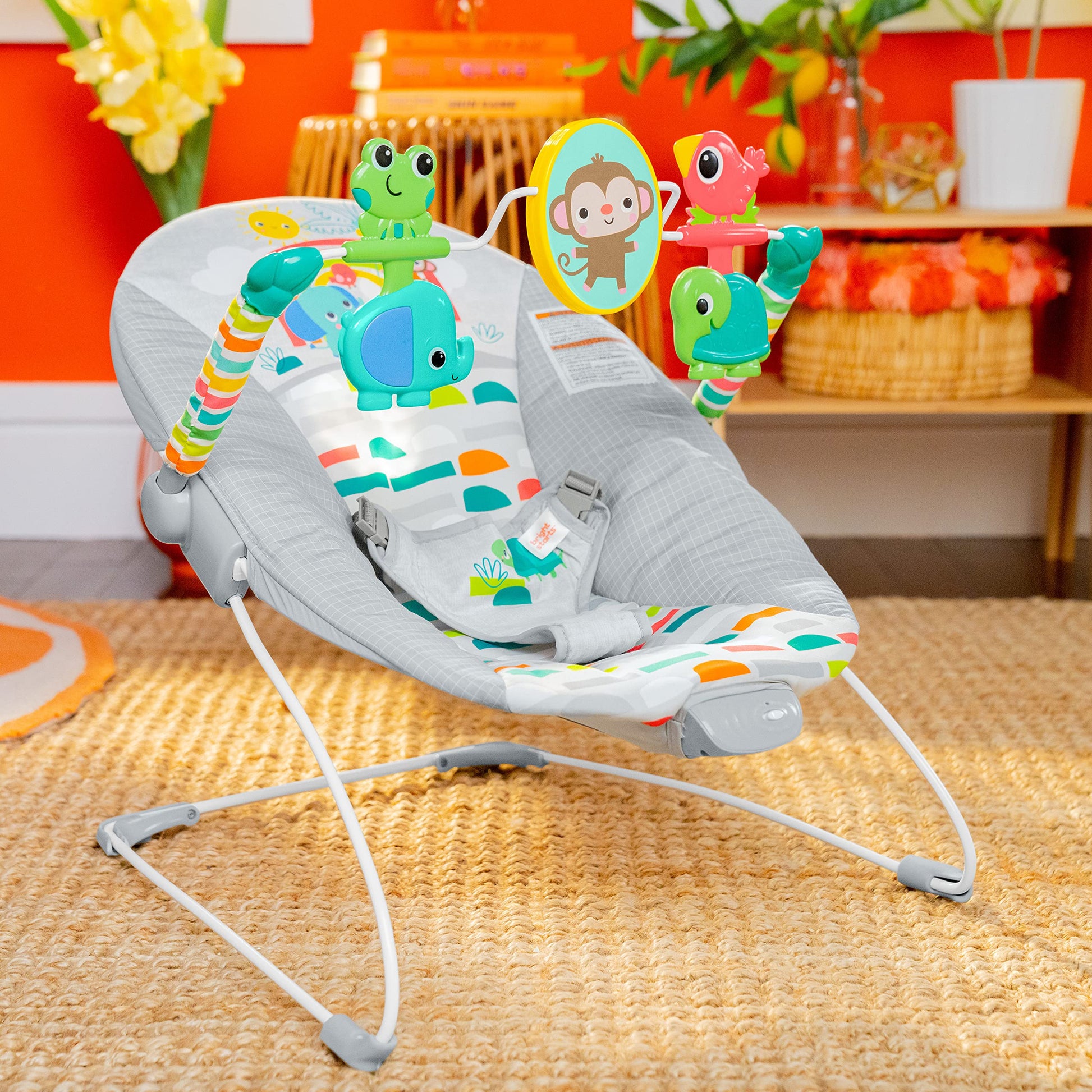 Bright Starts Playful Paradise - Asiento cómodo para bebé con vibración calmante y juguetes, unisex, 0-6 meses