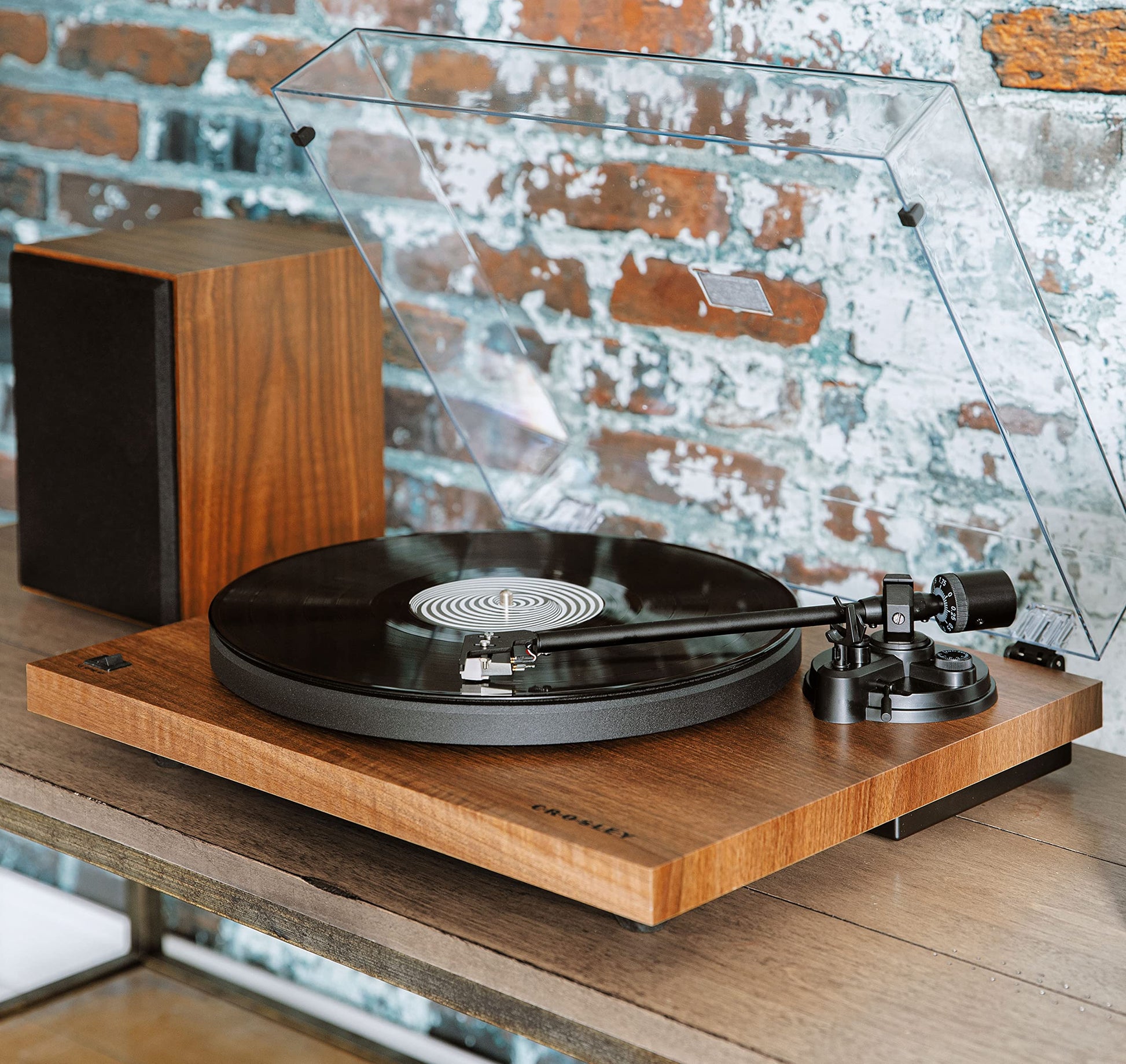 Crosley Tocadiscos Bluetooth C6B-WA con transmisión por Correa con Brazo de Tono Ajustable, Nogal