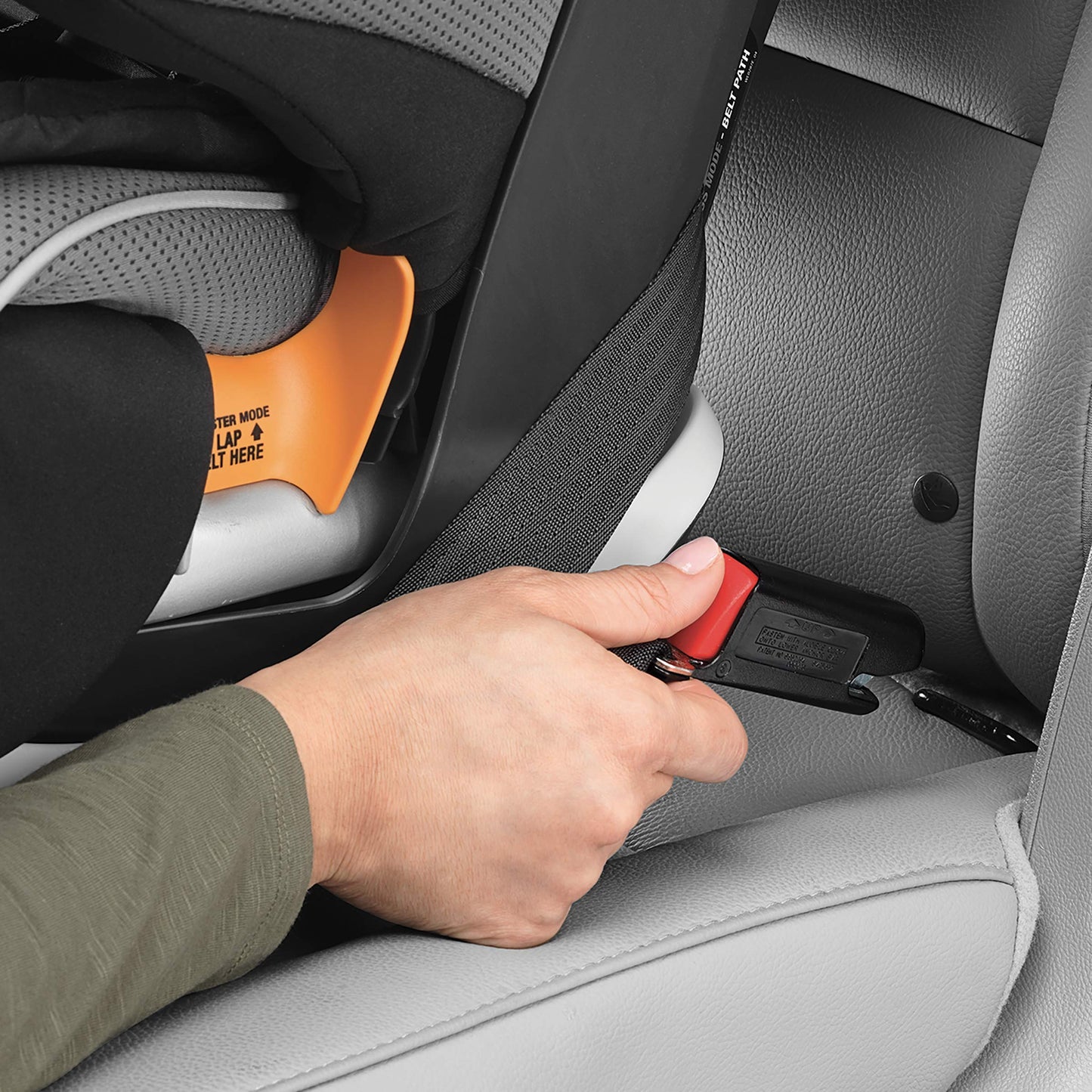 Chicco MyFit® Arnés con cierre + asiento de coche elevador, arnés de 5 puntos y asiento elevador de respaldo alto, tela con cierre y lavado, para niños de 25 a 100 libras. | Nightfall/Black