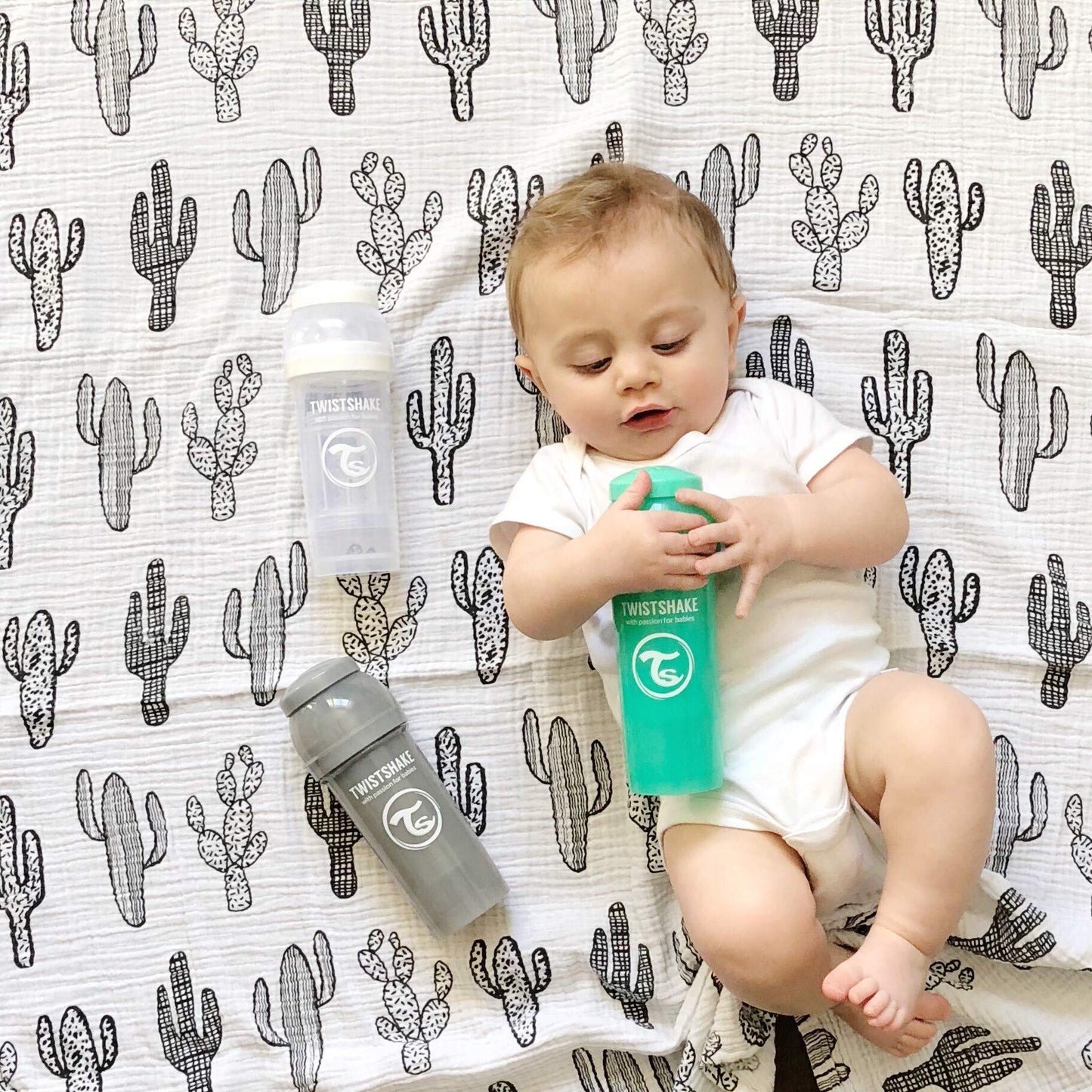 Biberón Twistshake Anticólicos 260 ml Silicona Flujo Medio 2+ Meses Libre de BPA para Lactancia Normal