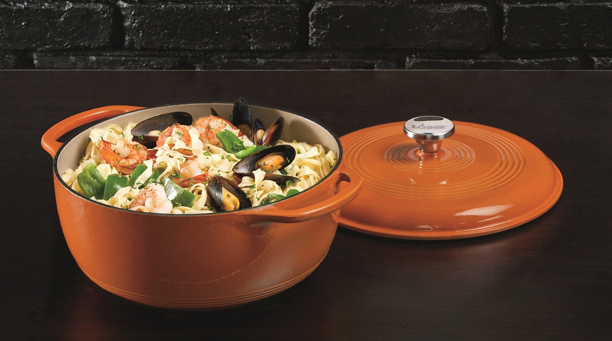 Lodge Color EC6D63 Olla holandesa de hierro fundido esmaltado, 5.6 L, pumpkin