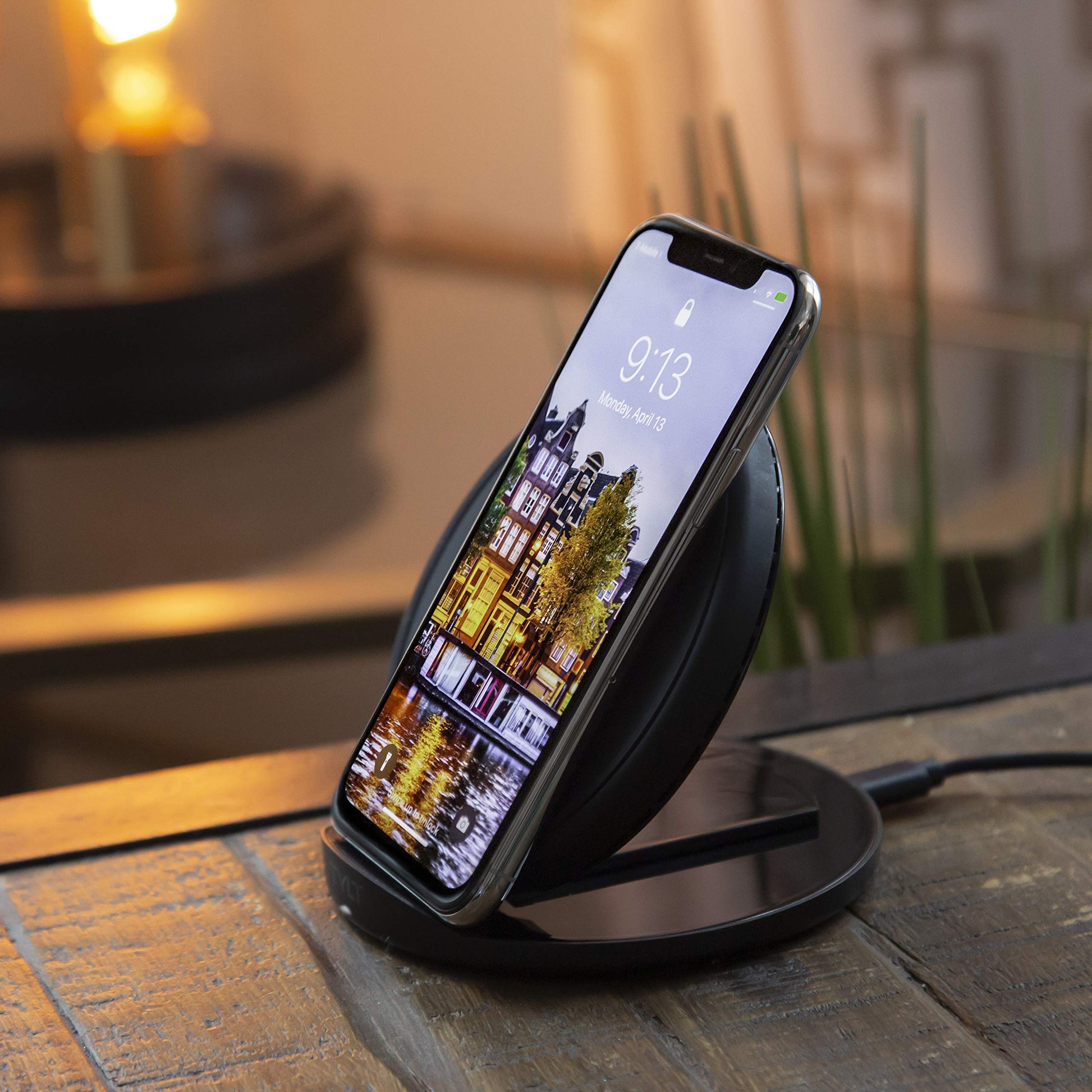 TYLT Crest - Cargador inalámbrico Qi de computadora convertible de 10 W, color negro