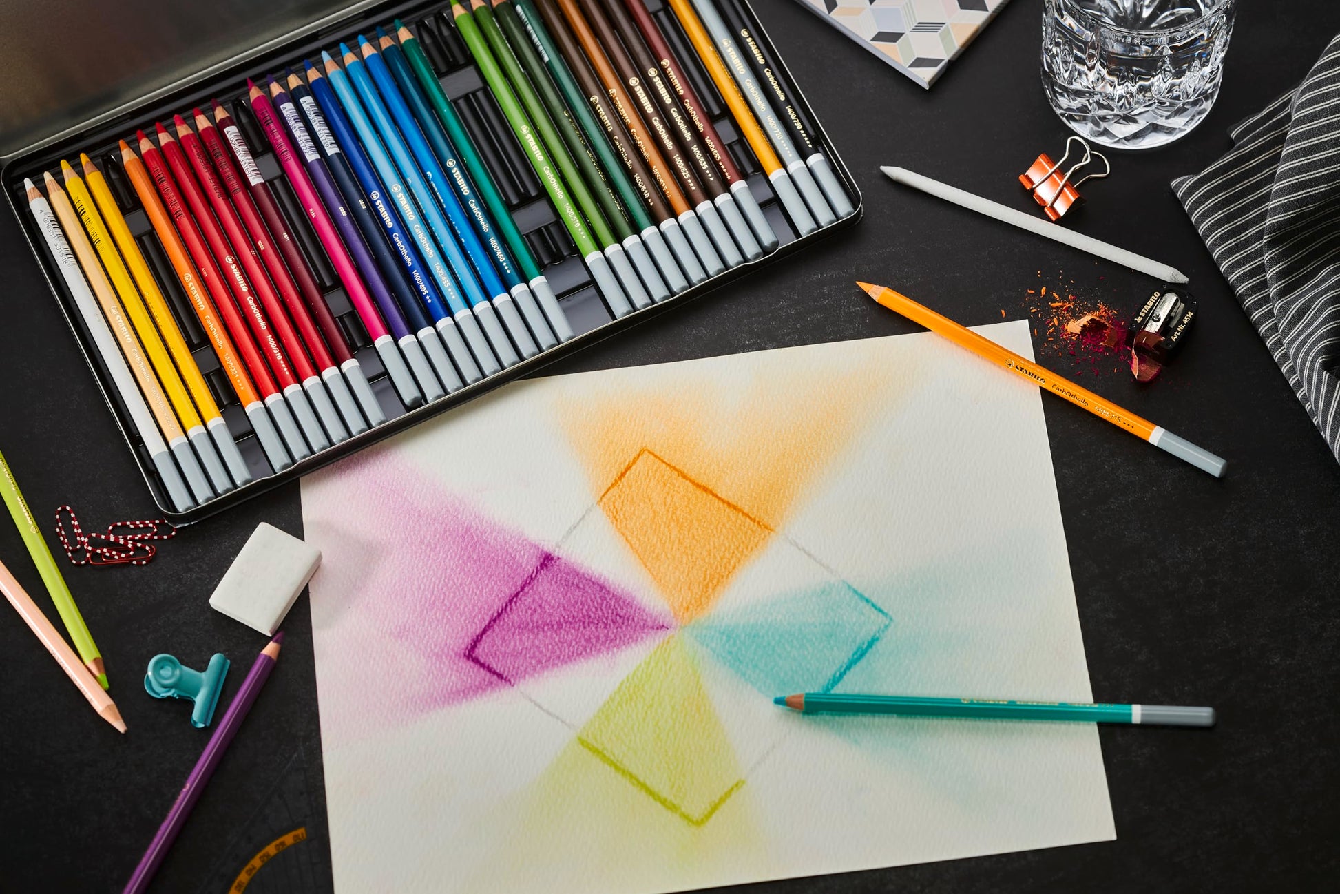 Lápiz Pastel STABILO CarbOthello Multicolor Set de 12 Piezas Estuche Metálico