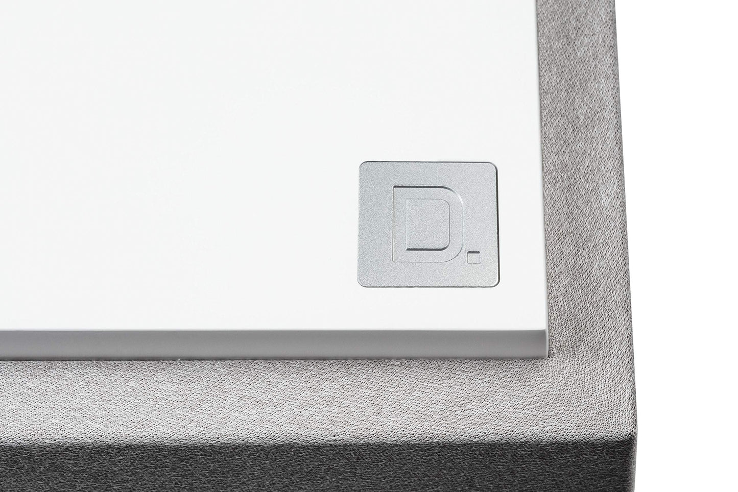 Definitive Technology Descend DN8 Subwoofer de 8 Pulgadas, optimizado digitalmente para películas y música, Nueva Arquitectura 3XR, Amplificador de Clase D Pico de 500 W y (2) radiadores de Graves