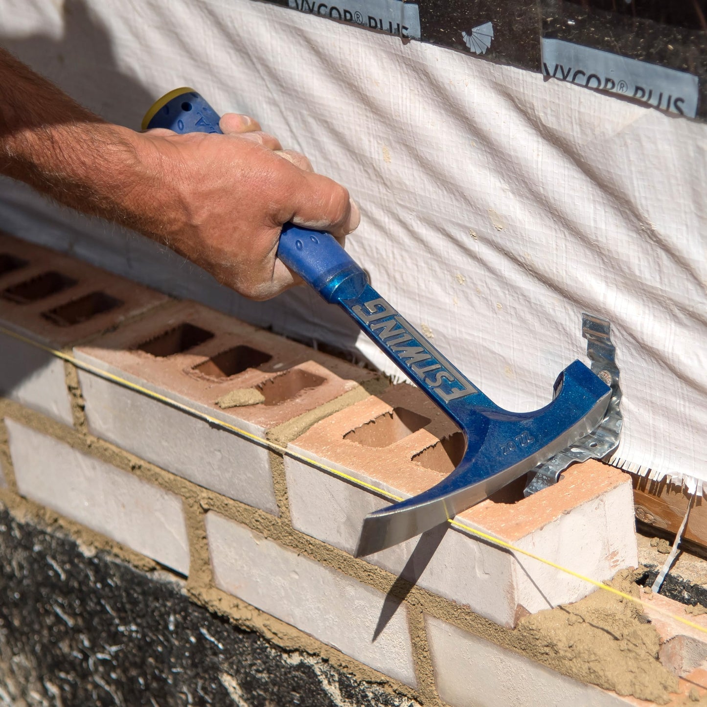 Martillo Bricklayer Estwing Big Blue Azul con Mango de Reducción de Impacto de 22 Onzas