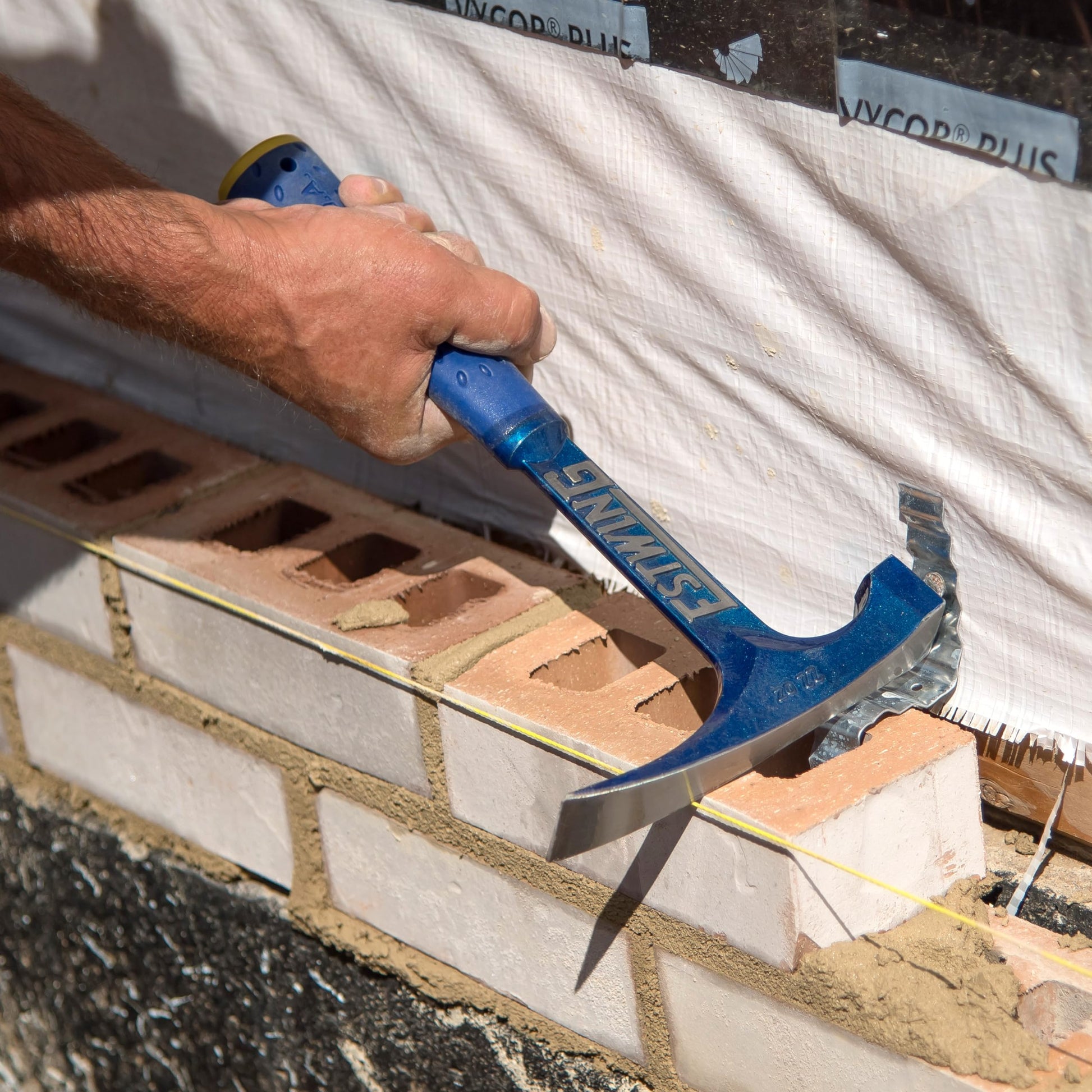 Martillo Bricklayer Estwing Big Blue Azul con Mango de Reducción de Impacto de 22 Onzas