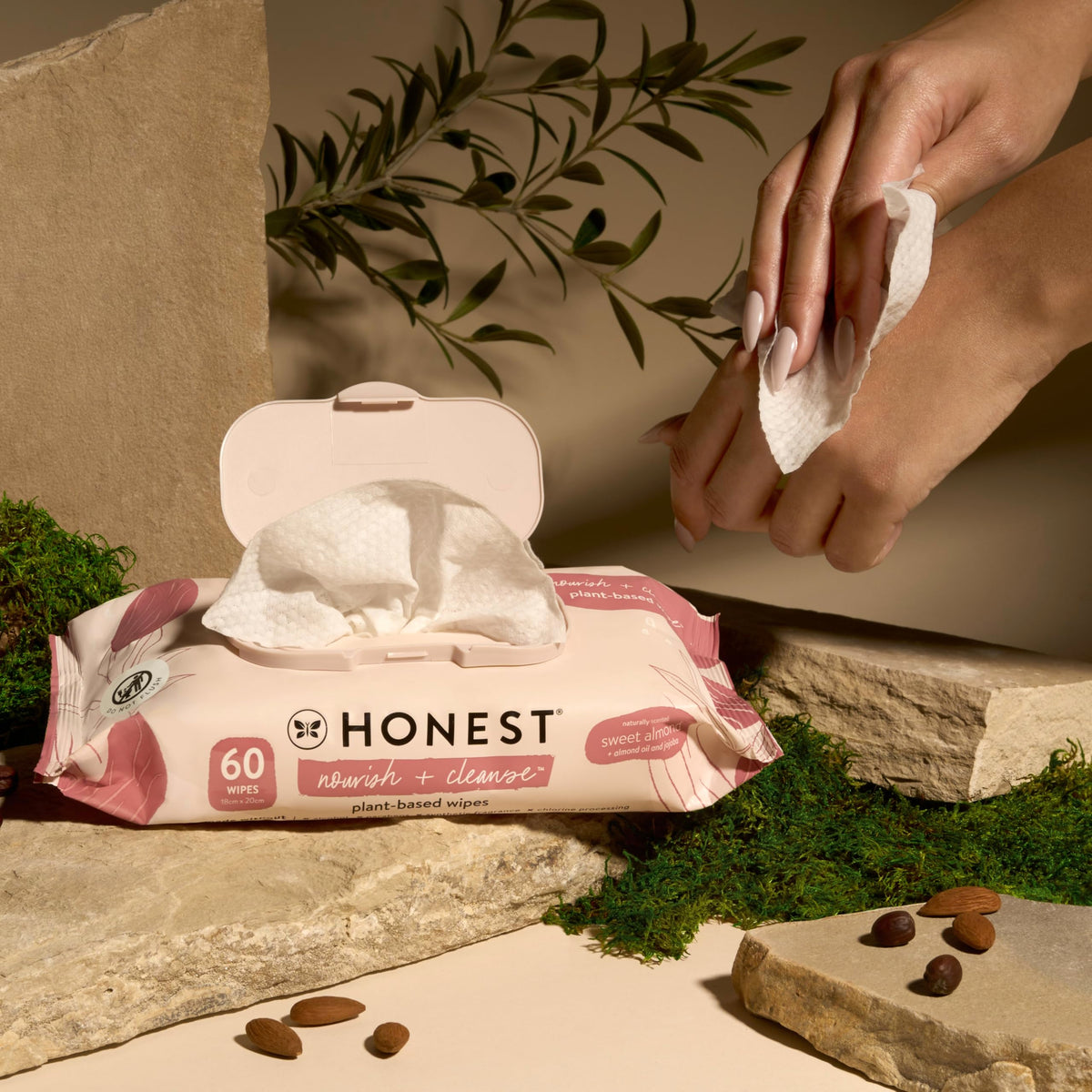 HONEST Company Nourish + Cleanse Wipes, Almond Oil + Jojoba Sweet Scent, 60 Count,Nourish (Sweet Almond)