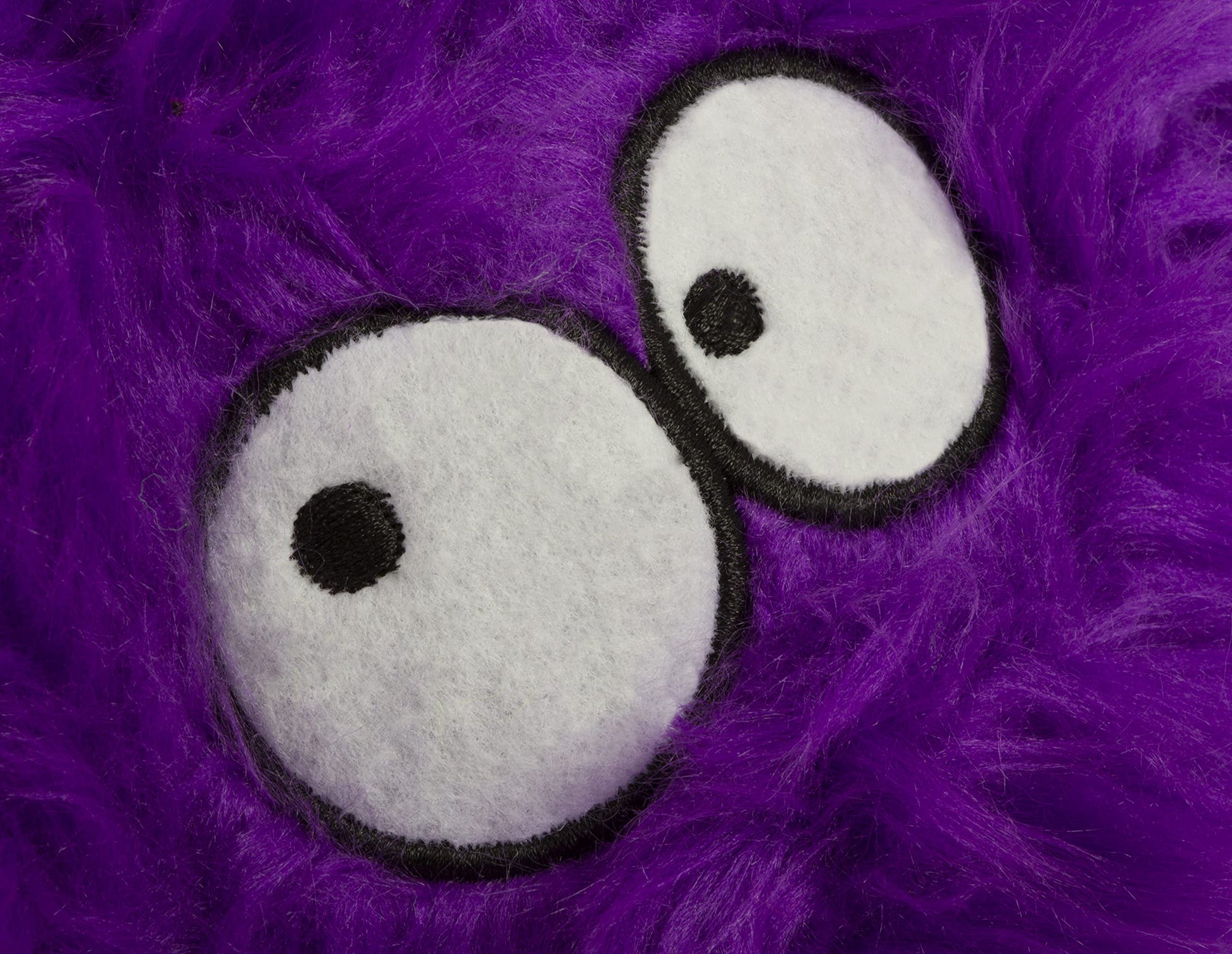 goDog Furballz Squeaky Pelota de Peluche para Perro, Tecnología Chew Guard - Morado, L