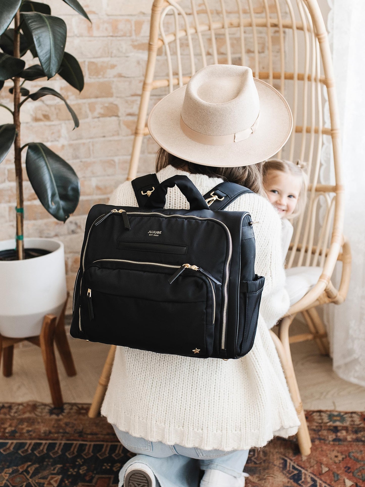 JuJuBe - Mochila convertible para pañales con cambiador, organizador de gran capacidad de 14 bolsillos, bolsillo aislado para botellas, toallitas de acceso rápido, correas para carriola, manga para
