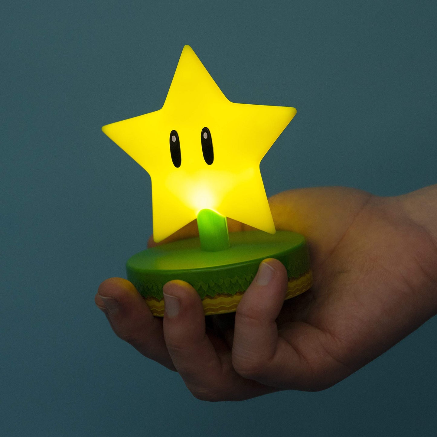 Luz Nocturna Paladone Mario Super Star amarillo Icono 3D para Colección Oficial de Nintendo
