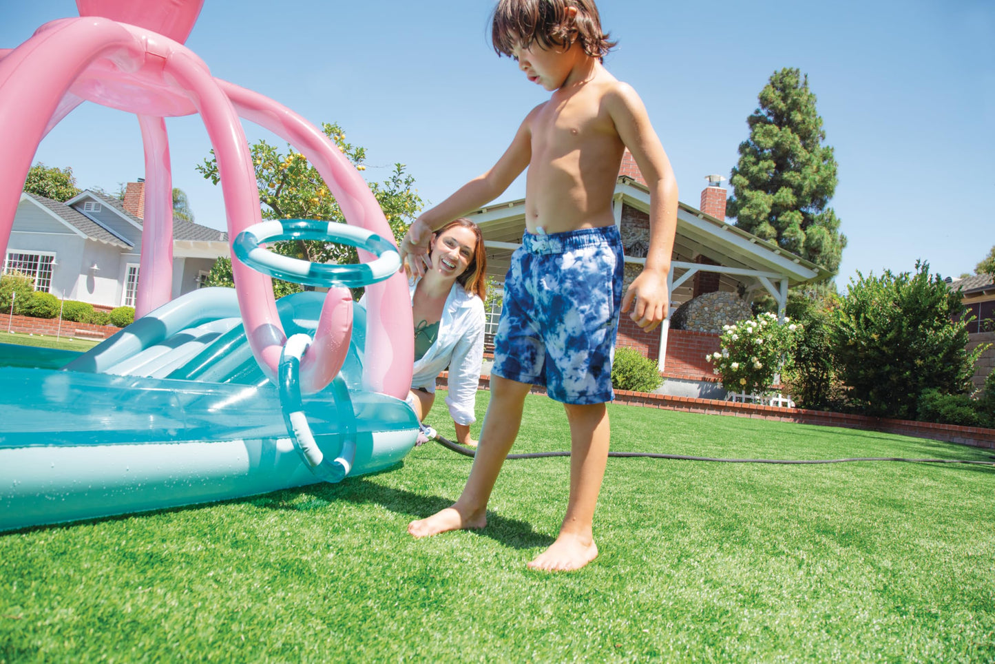 Intex - Piscina Inflable para niños con Pulpo: Piscina Inflable para niños con rociador de Agua y tobogán, Almohadilla para Salpicaduras, 92 x 72 x 59 Pulgadas, a Partir de 3 años