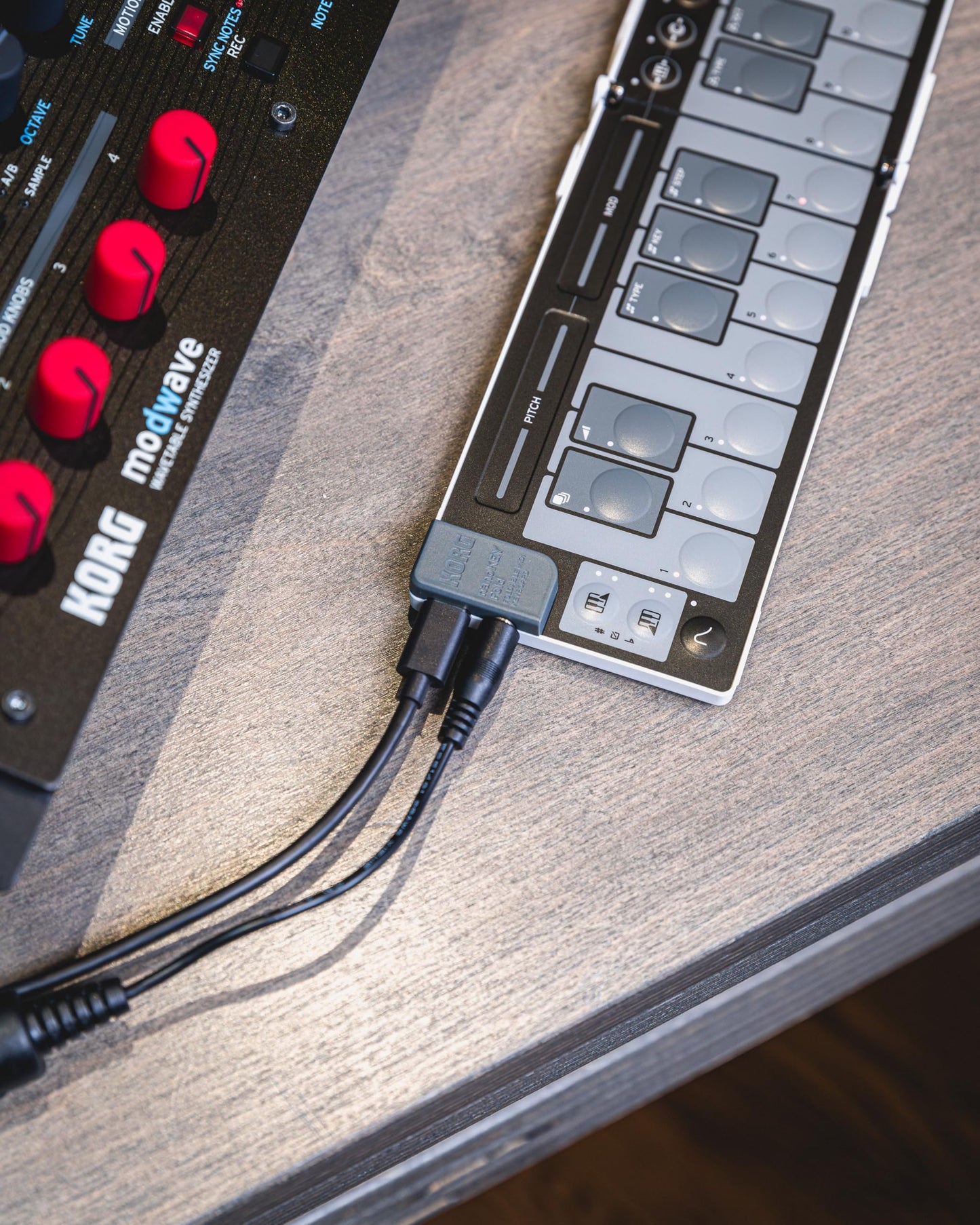 Korg NanoKEY Fold - Controlador plegable de 25 teclas MIDI para teclado con USB-C y TRS-MIDI, color beige arena