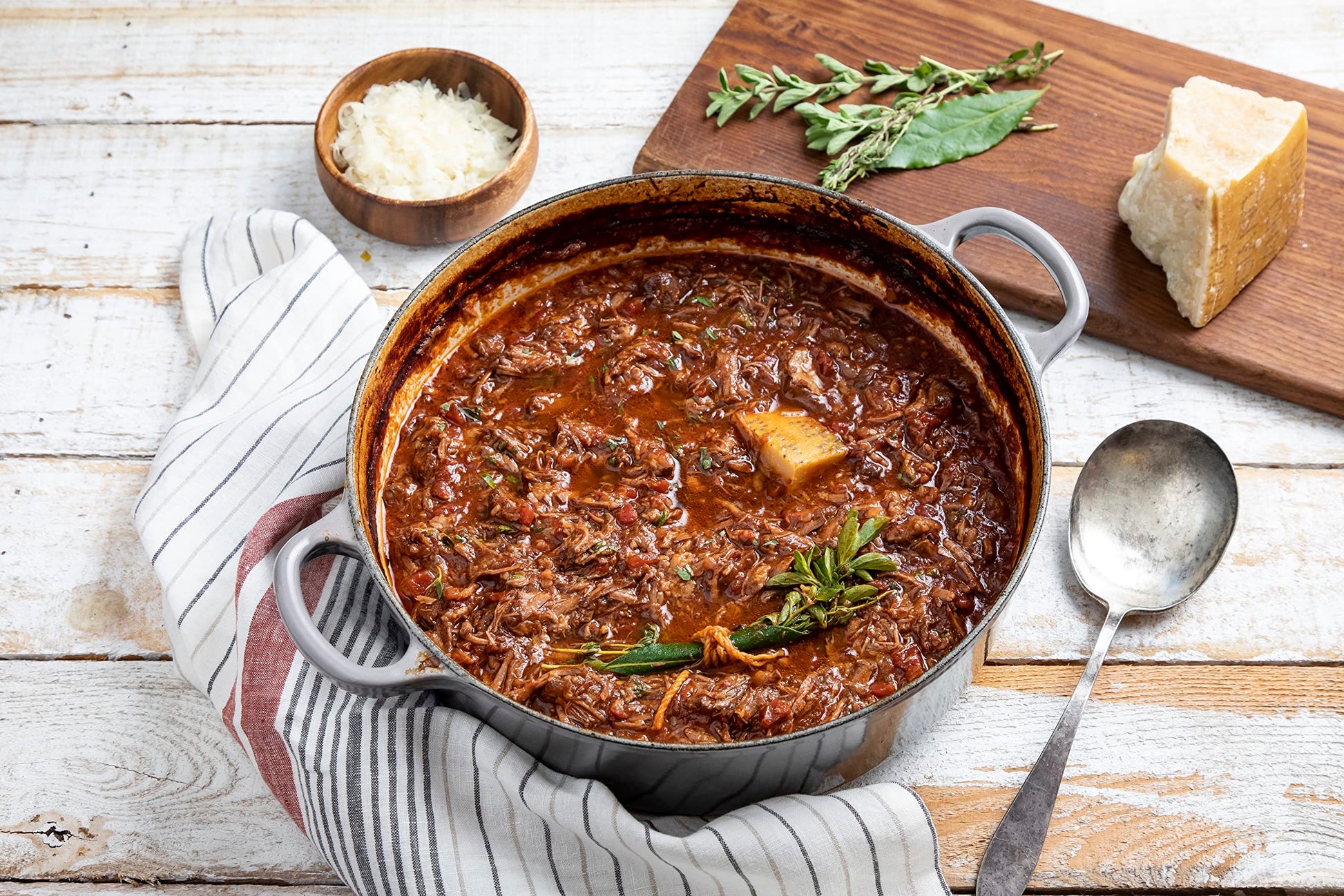 Le Creuset Signature Enameled Cast-Iron 5-1/2-Quart Round French (Dutch) Oven, Oyster