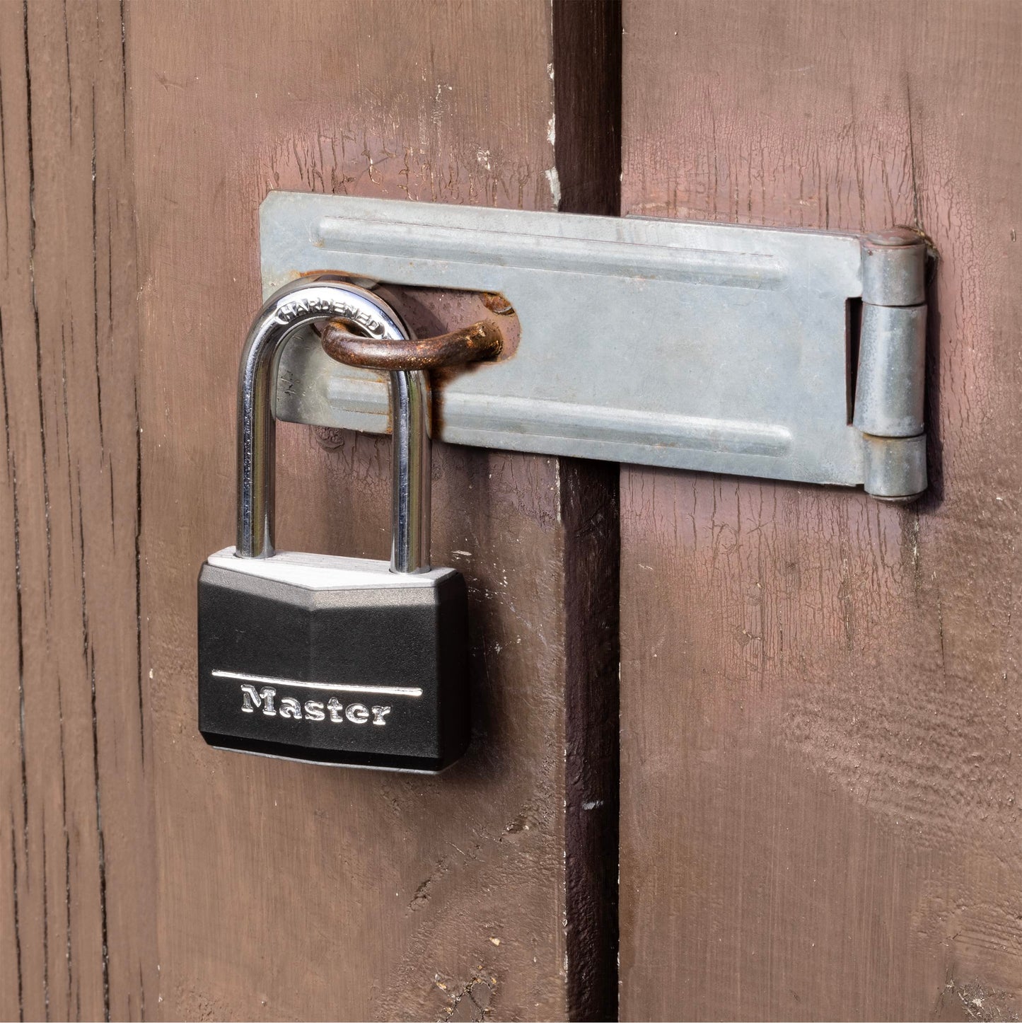 Candado de Aluminio Master Lock Negro Paquete de 4 Llaves Similares