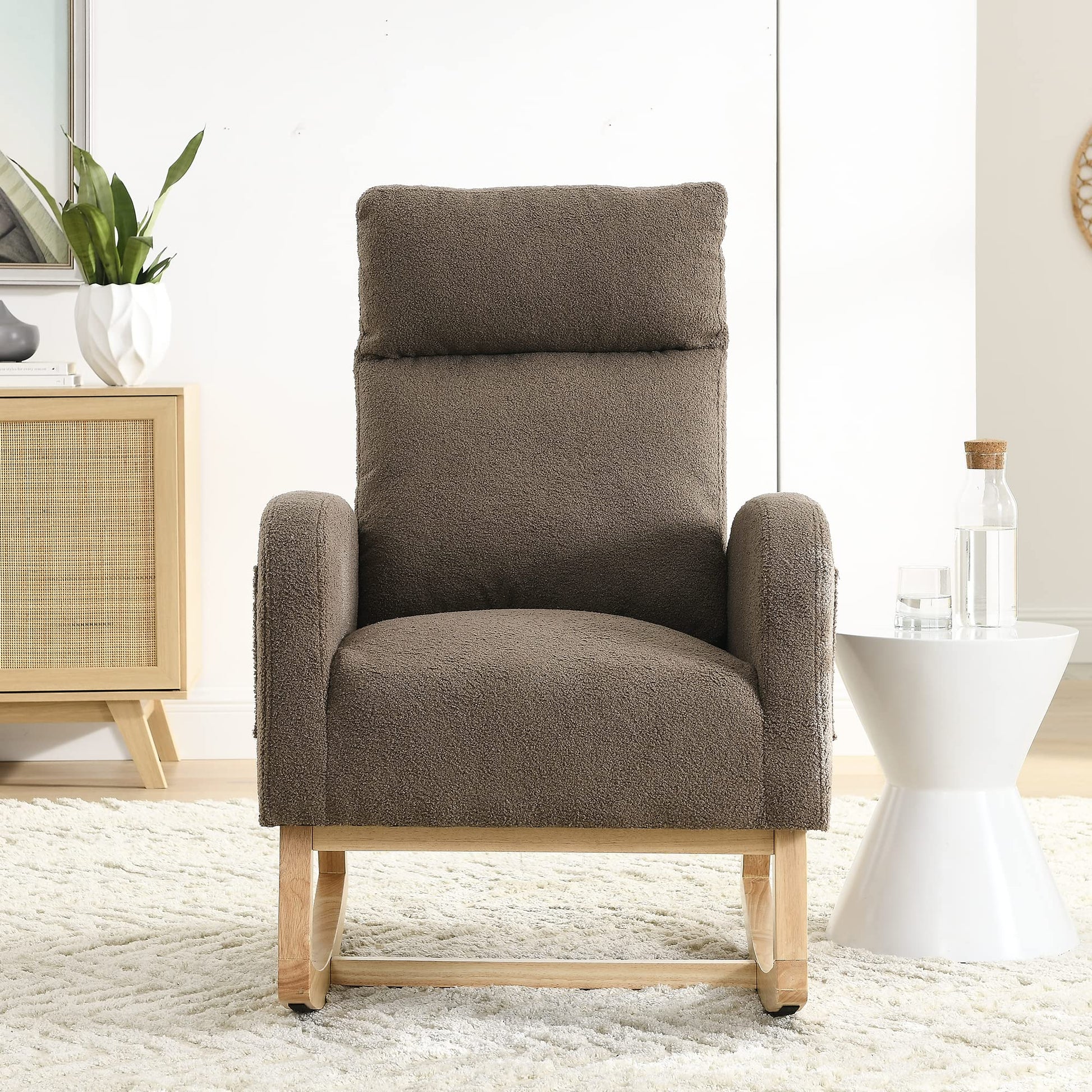 Krinana - Mecedora de guardería con patas de madera maciza, silla planeadora para guardería con dos bolsillos laterales, sillón basculante para sala de estar y recámara (café, tela de peluche)