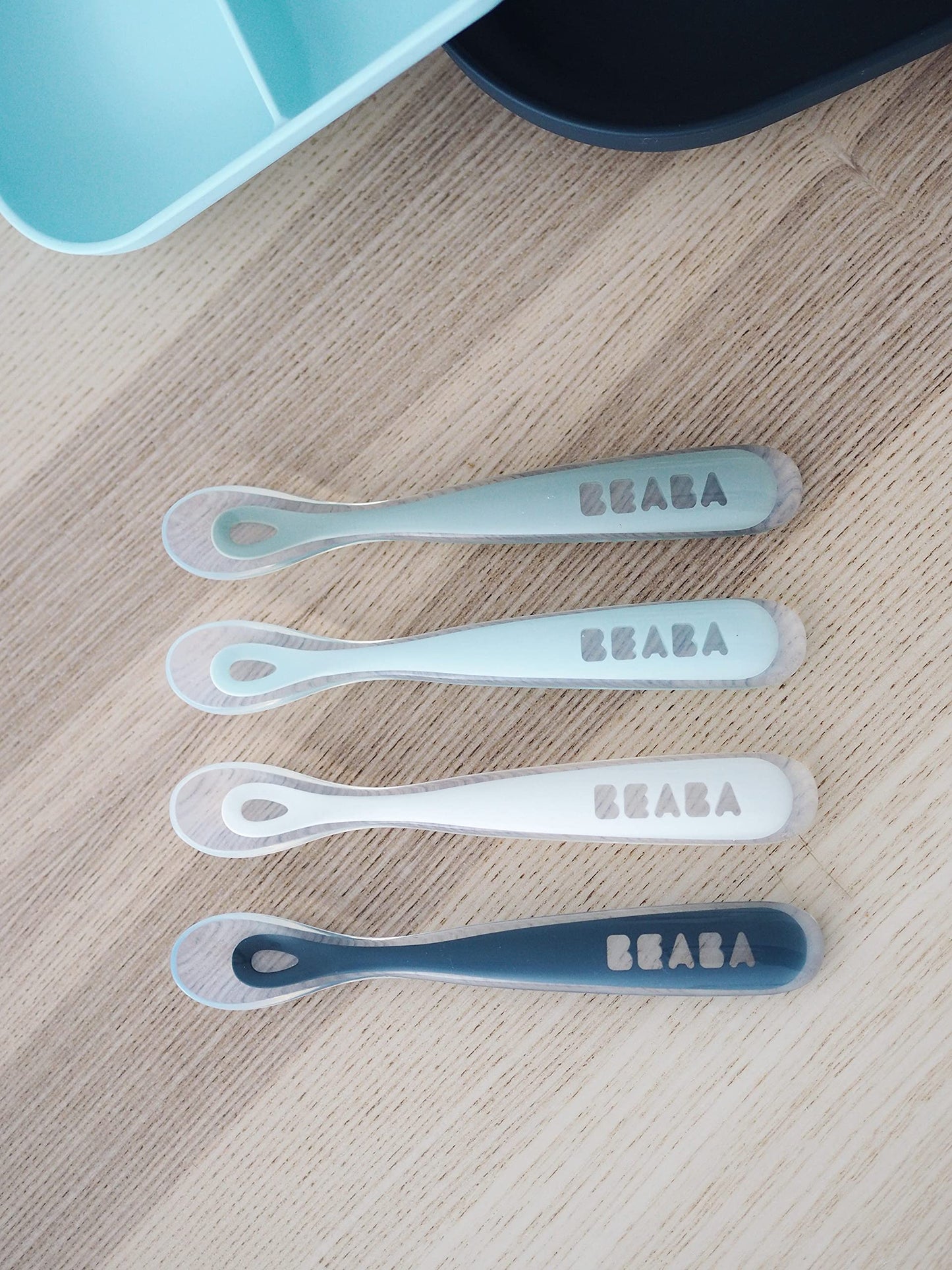 BEABA Juego de cucharas de alimentación para bebés de primera etapa, las cucharas de silicona de punta suave originales para bebés, sin ftalato de plomo BPA y sin plástico, gran juego de regalo (paquete de 4), lluvia