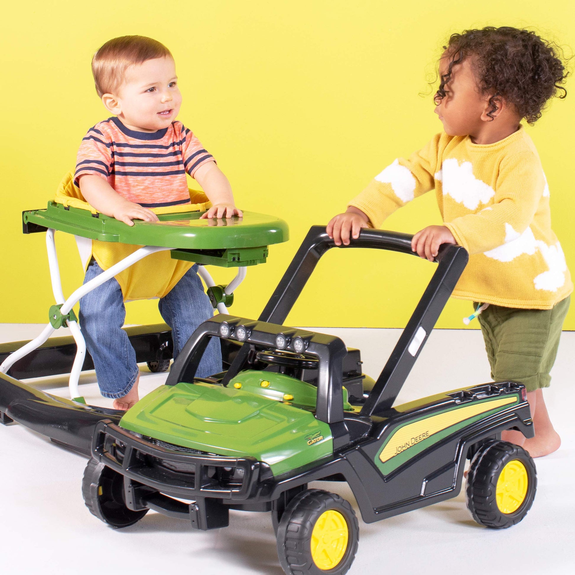 Bright Starts John Deere Gator 3 maneras de jugar Walker, a partir de 6 meses