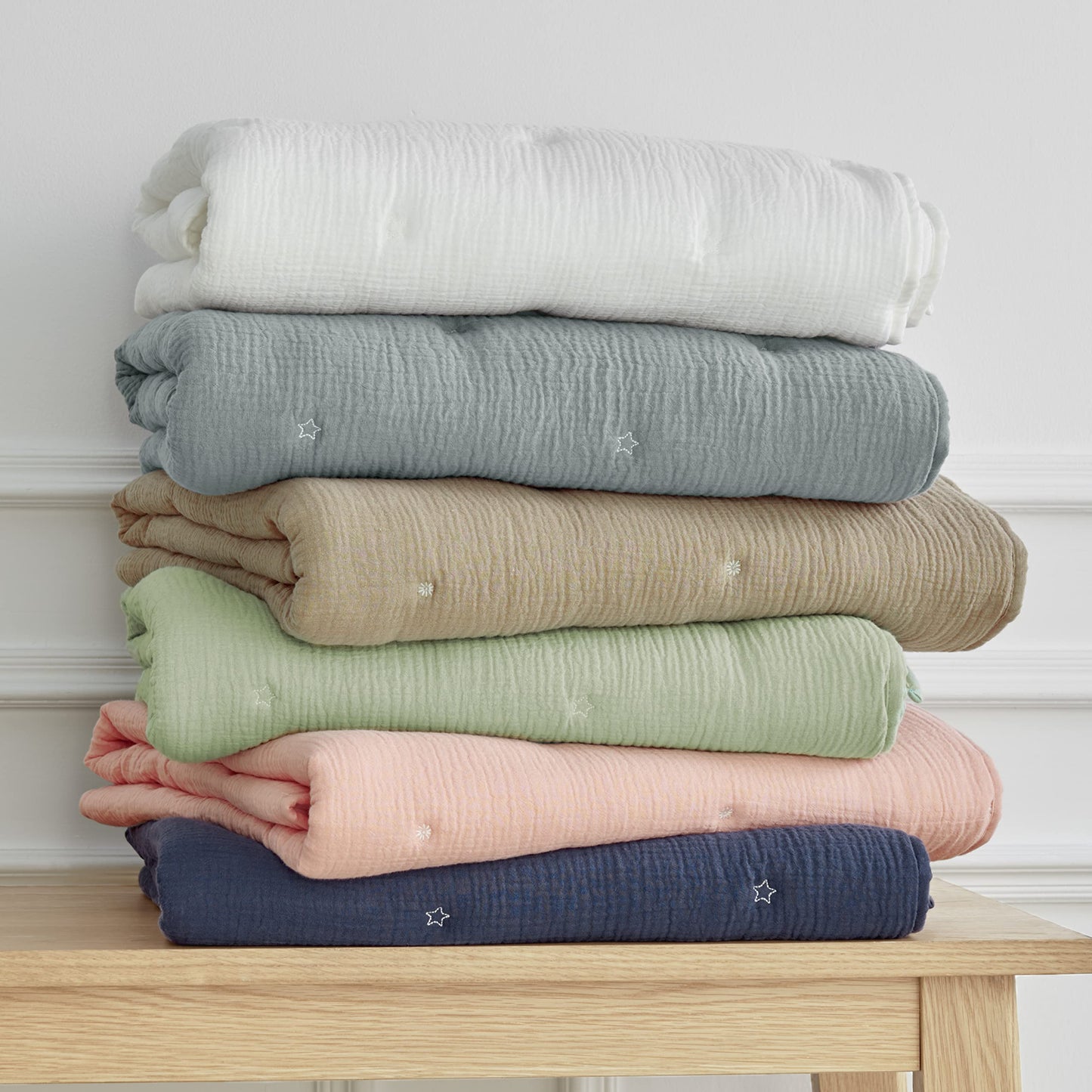 Levtex Baby - Juego de cama de cuna de muselina en la nube - Juego de cama para bebé - Estrellas azul marino y blanco - Muselina texturizada azul marino - Juego de 5 piezas incluye edredón, sábana
