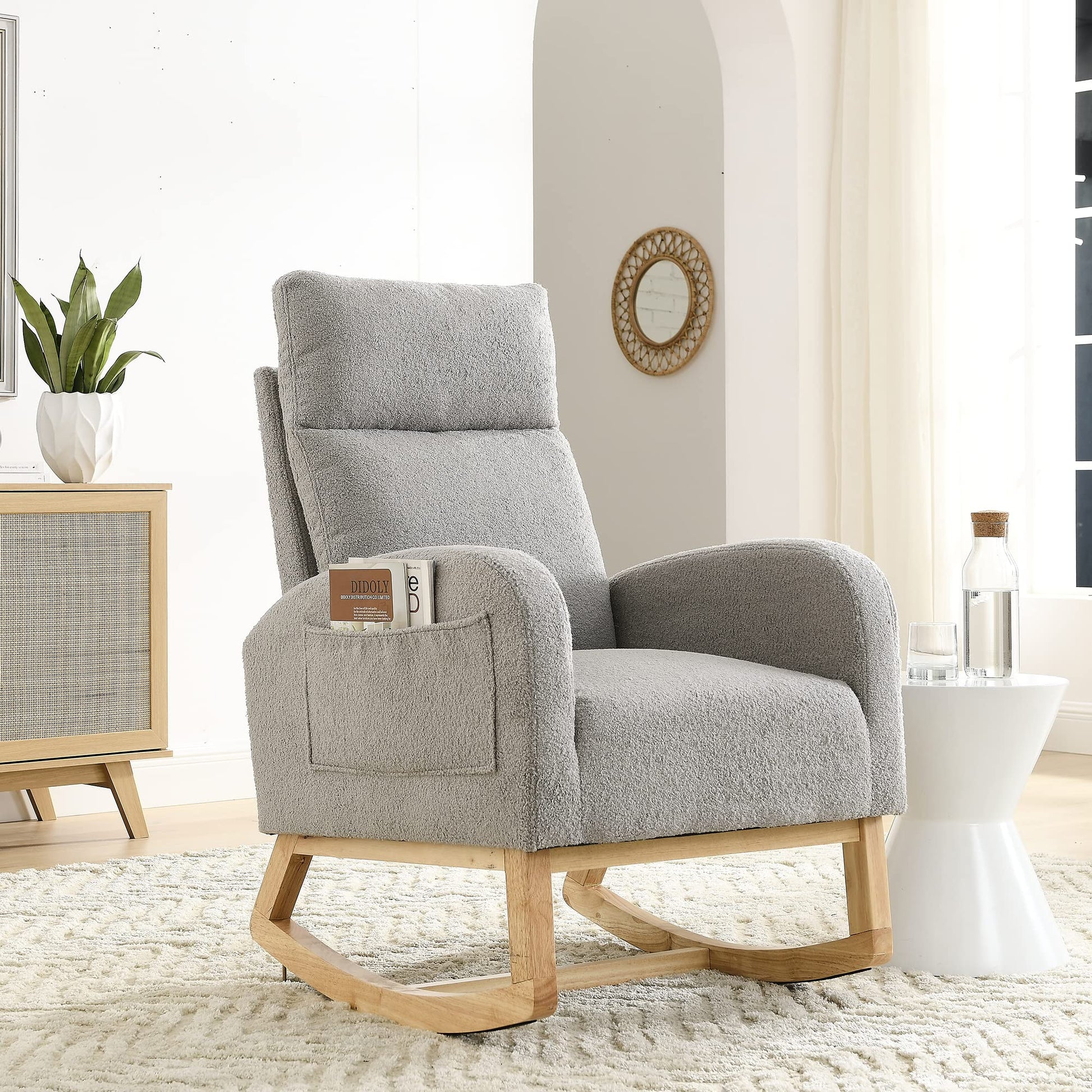 Krinana - Mecedora de guardería con patas de madera maciza, silla planeadora para guardería con dos bolsillos laterales, sillón basculante para sala de estar, recámara (gris, tela de peluche)