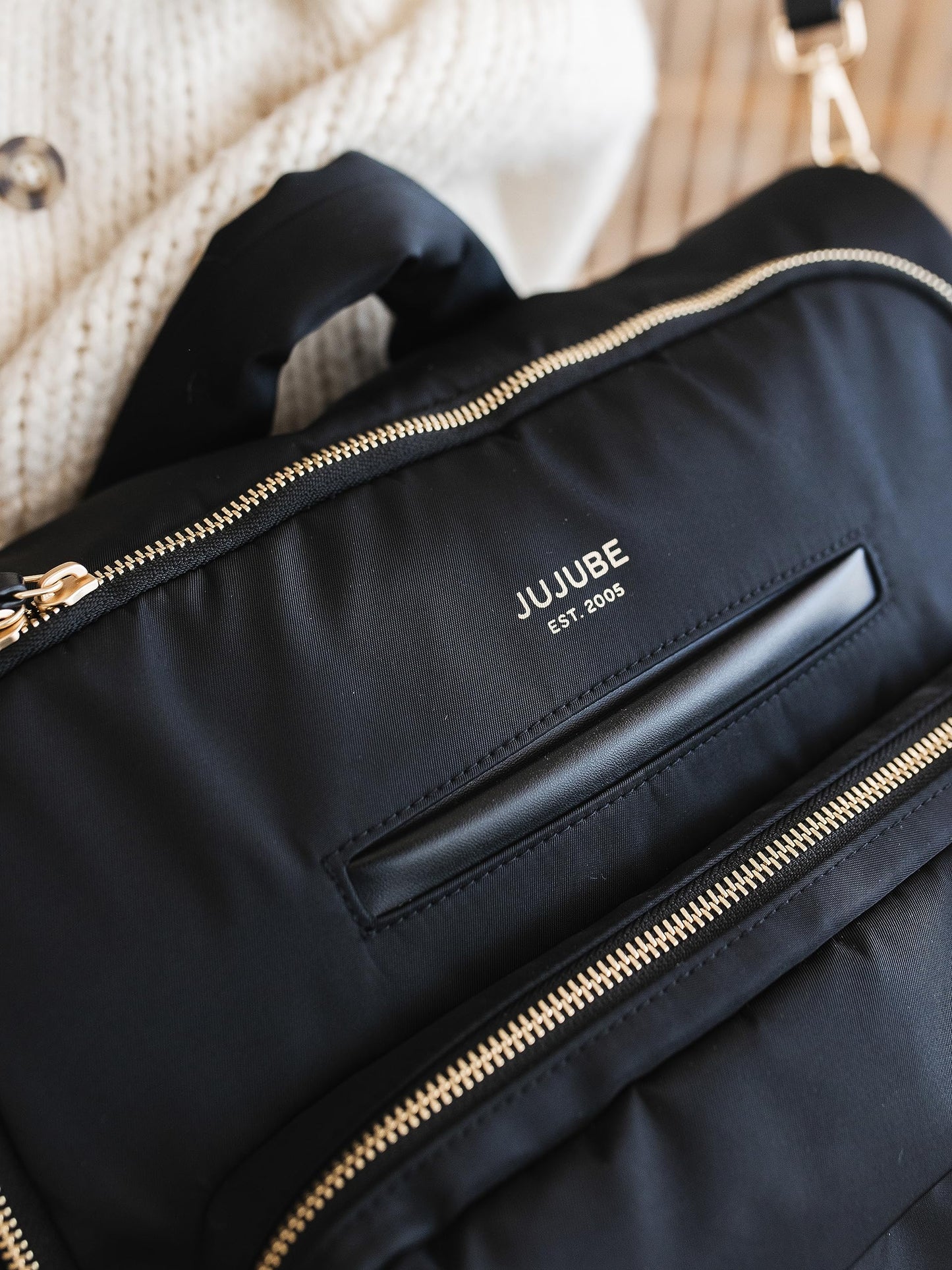 JuJuBe - Mochila convertible para pañales con cambiador, organizador de gran capacidad de 14 bolsillos, bolsillo aislado para botellas, toallitas de acceso rápido, correas para carriola, manga para
