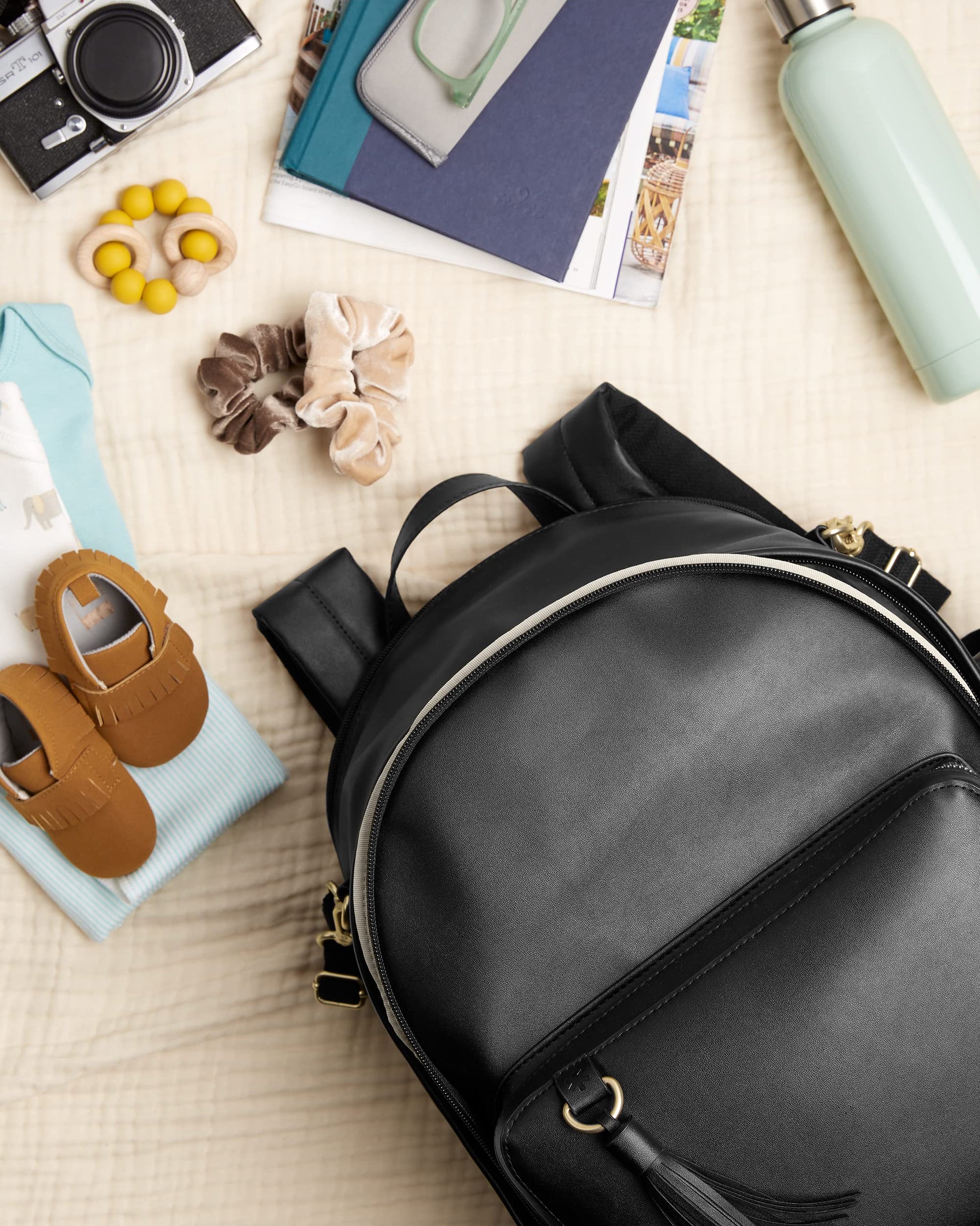 Skip Hop Mochila De Pañales: Bolso De Viaje Para Bebé Multifunción Convertible Greenwich Con Cambiador Y Correas Para Cochecito, Cuero Vegano, Negro