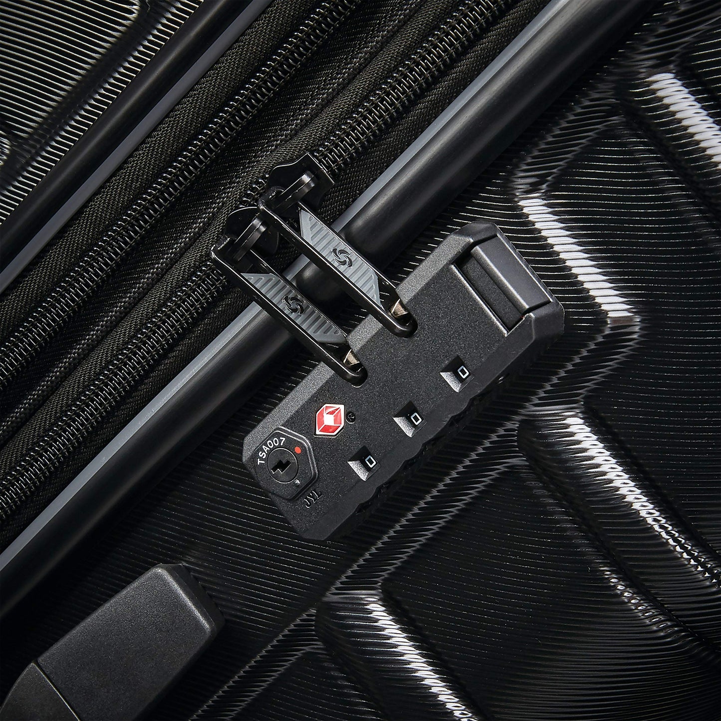 Juego de Maletas Samsonite Negro Omni 2 Expandibles con Ruedas Giratorias