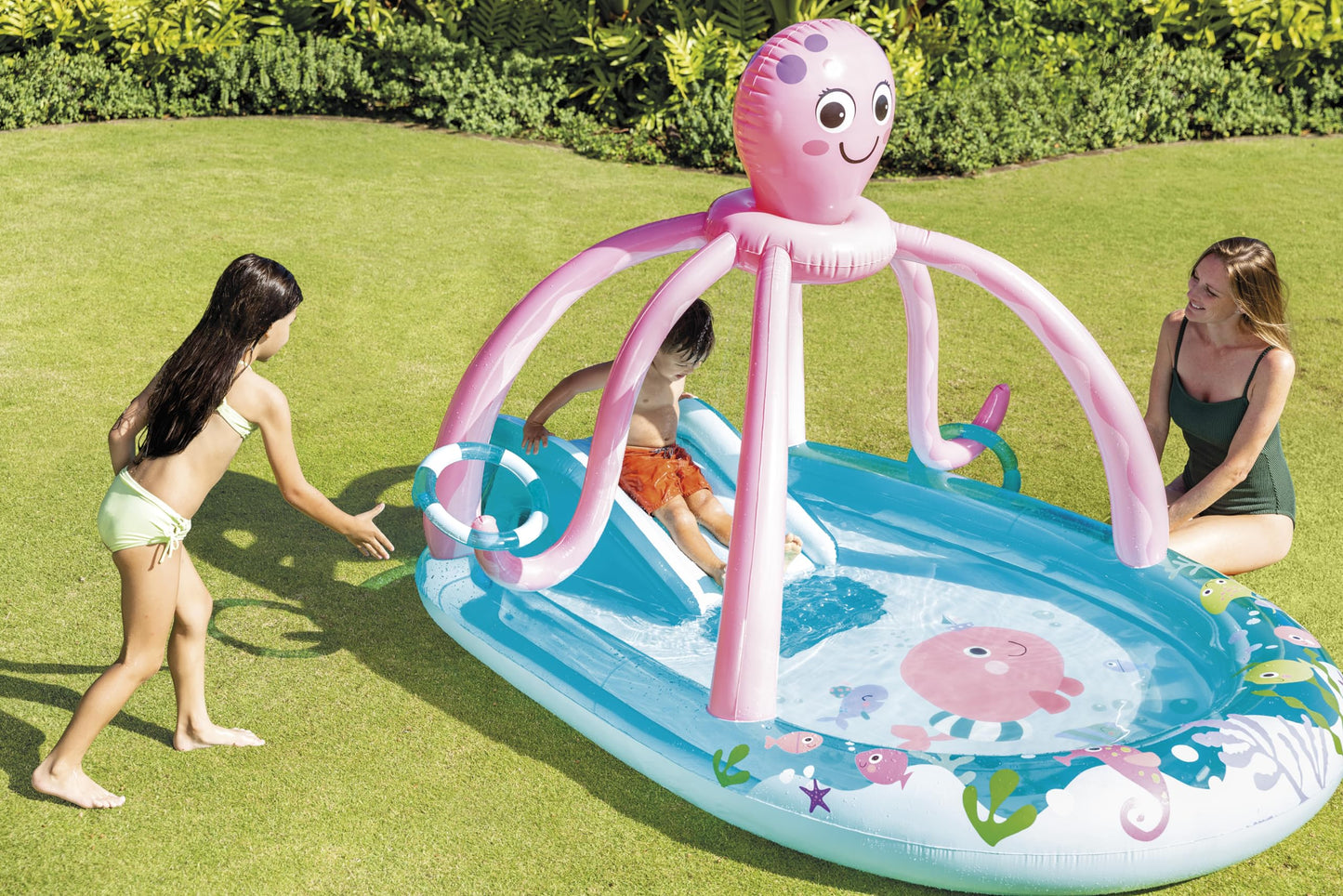 Intex - Piscina Inflable para niños con Pulpo: Piscina Inflable para niños con rociador de Agua y tobogán, Almohadilla para Salpicaduras, 92 x 72 x 59 Pulgadas, a Partir de 3 años