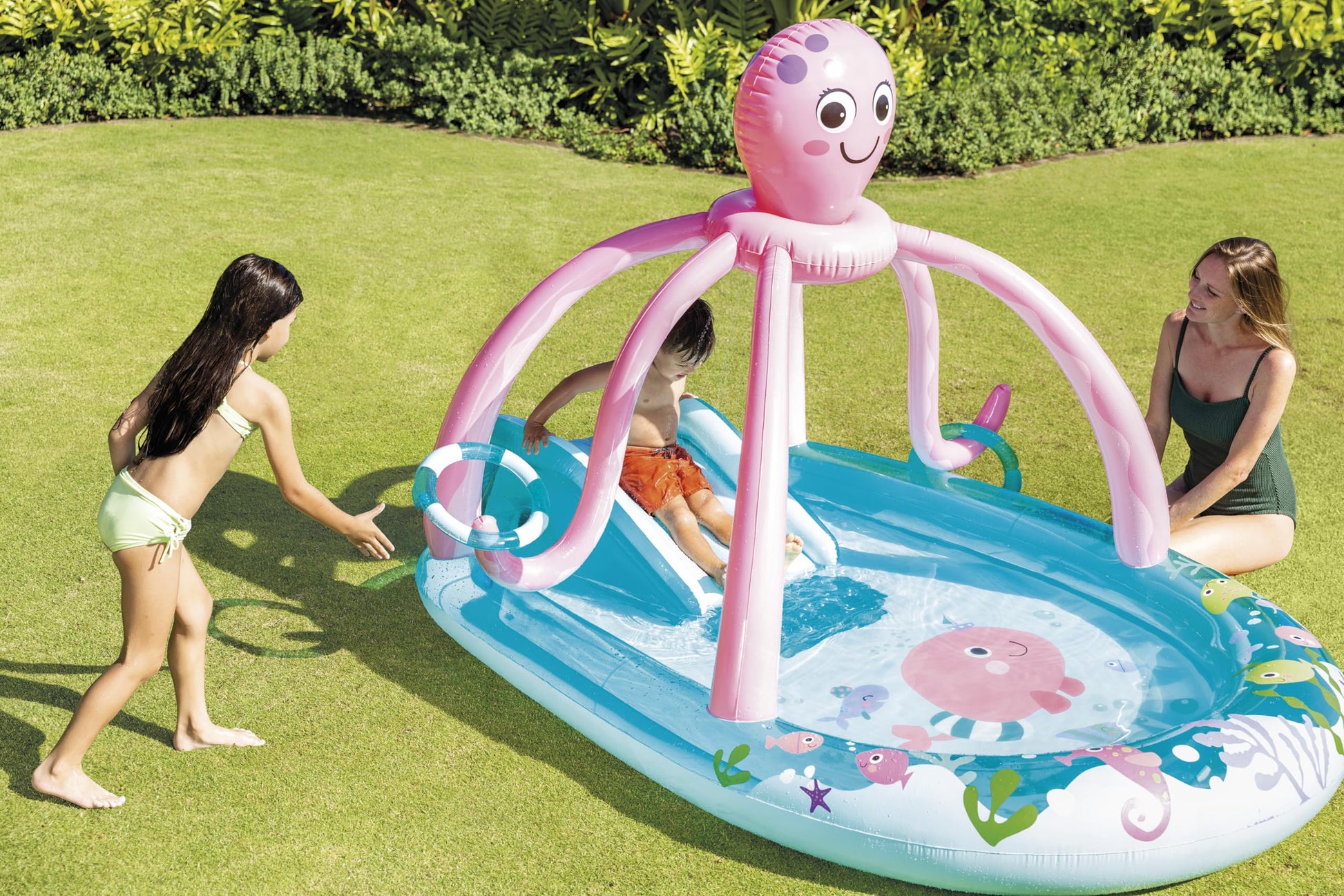 Intex - Piscina Inflable para niños con Pulpo: Piscina Inflable para niños con rociador de Agua y tobogán, Almohadilla para Salpicaduras, 92 x 72 x 59 Pulgadas, a Partir de 3 años