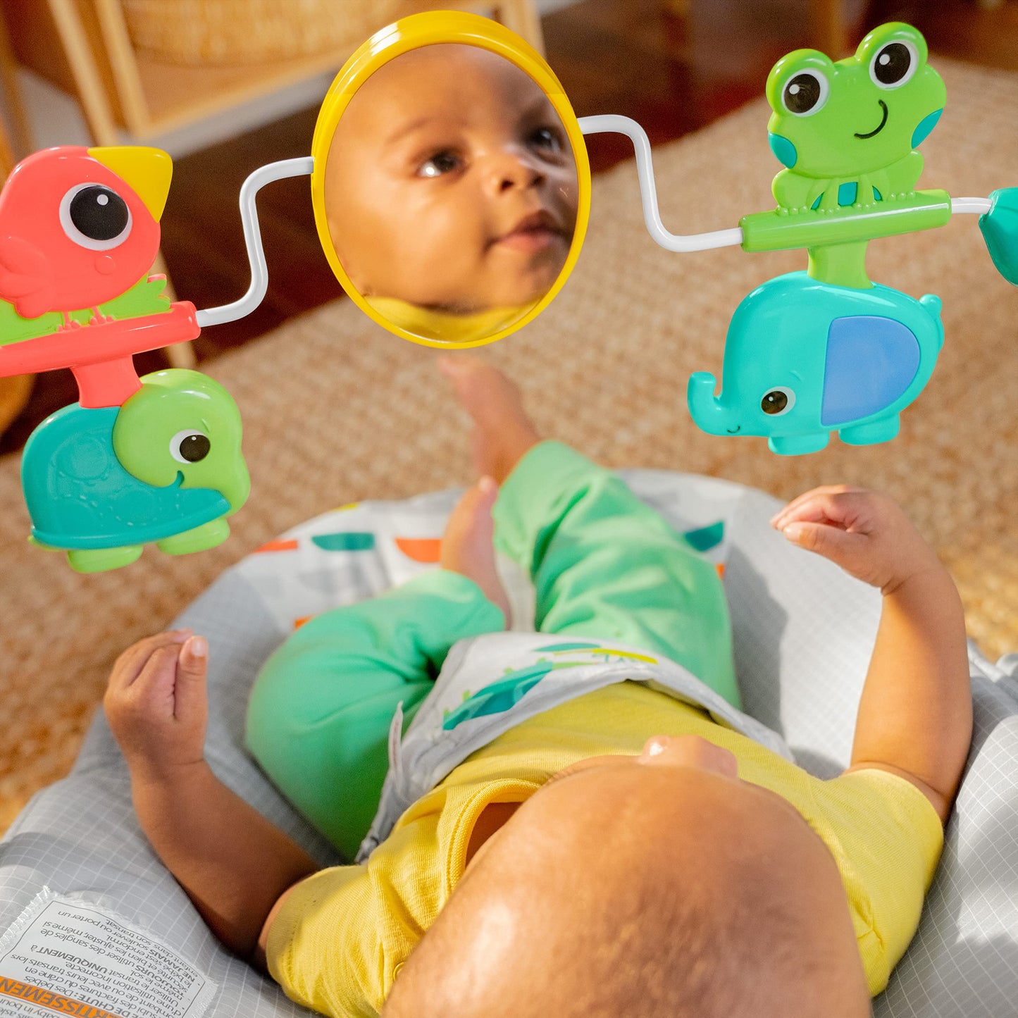 Bright Starts Playful Paradise - Asiento cómodo para bebé con vibración calmante y juguetes, unisex, 0-6 meses