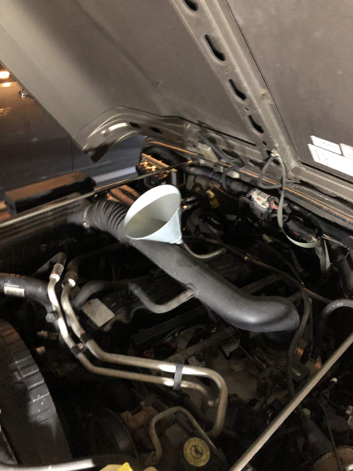Embudo de Utilidad Plews LubriMatic Plata con Extensión Flexible de 12 Pulgadas 1 Cuarto de Galón