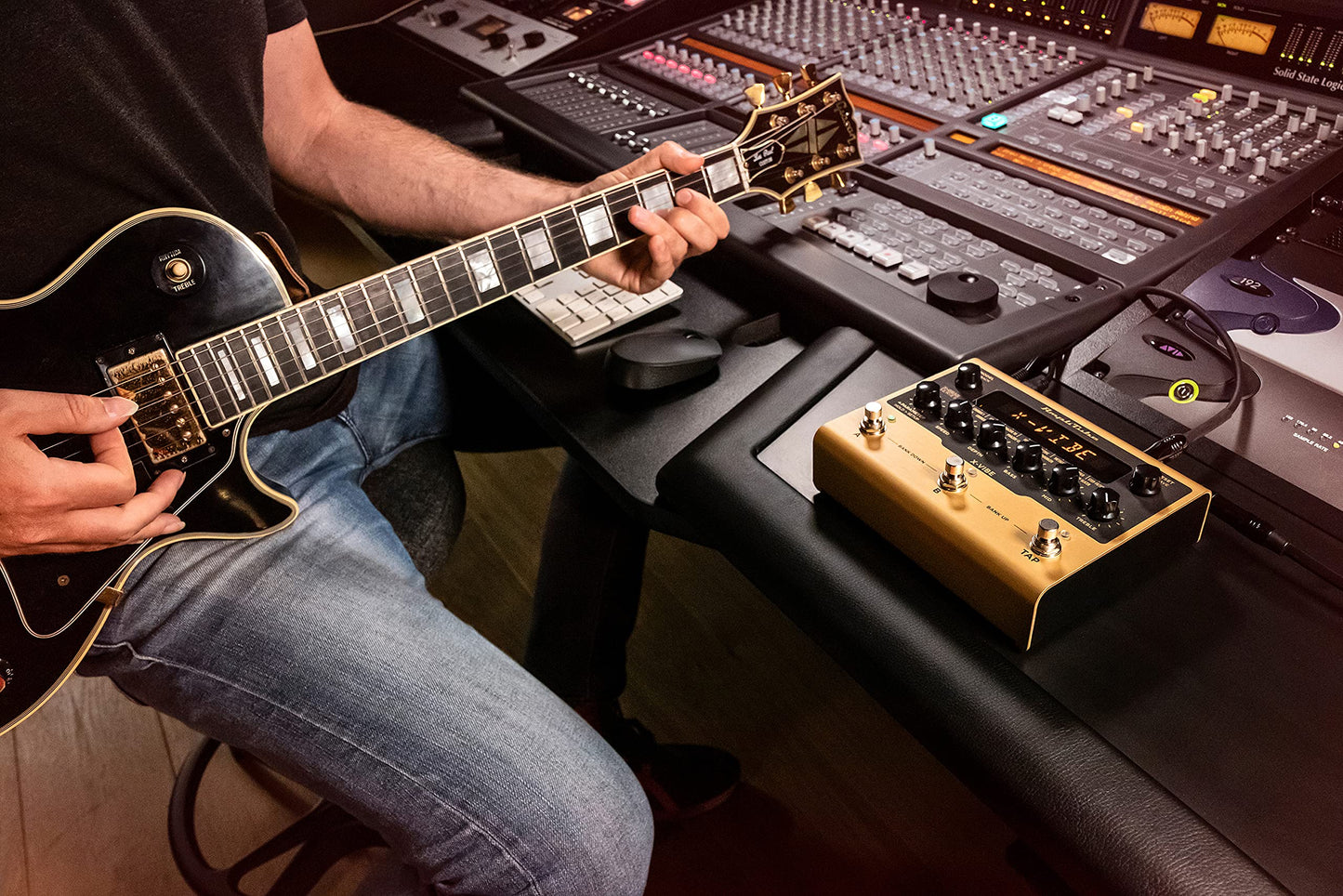 IK Multimedia AmpliTube X-VIBE Modulation Pedal, emulaciones hiperrealistas, verdadera integración estéreo, software y hardware