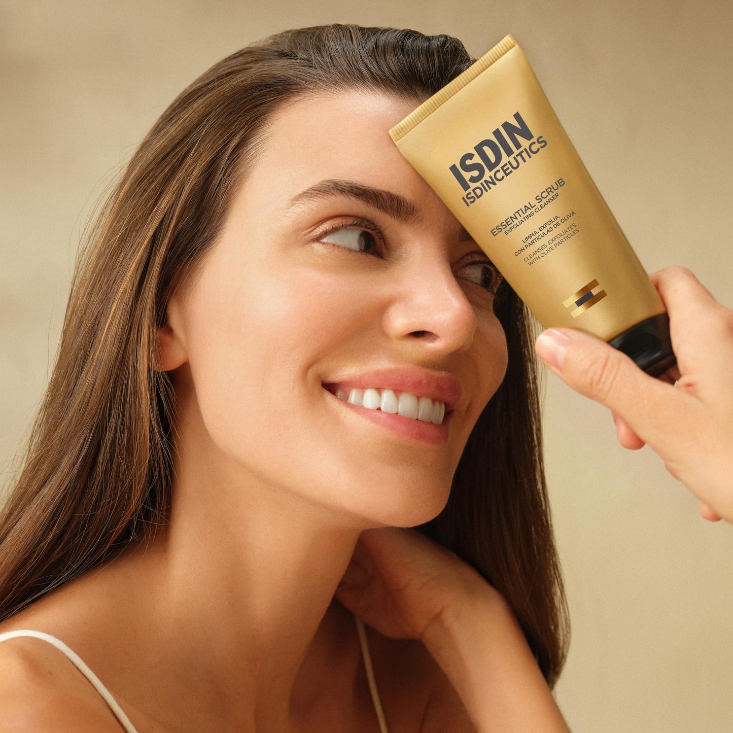 ISDIN Isdinceutics Essential Scrub La Eficacia de un Exfoliante, la Suavidad de un Gel, 100 g