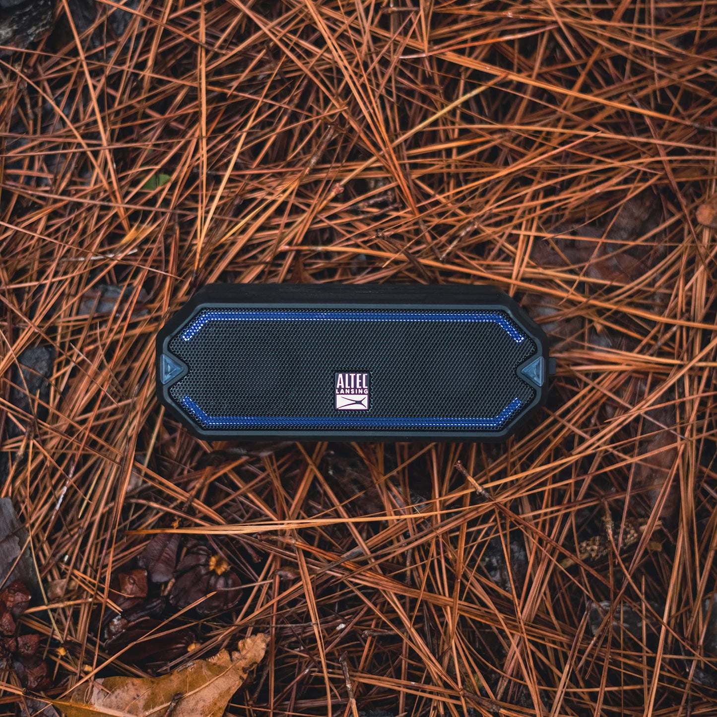 Altec Lansing - Altavoz Bluetooth inalámbrico HydraJolt, altavoces portátiles impermeables con cargador de teléfono integrado y luces, a prueba de todo al aire última intervensión, a prueba de golpes,