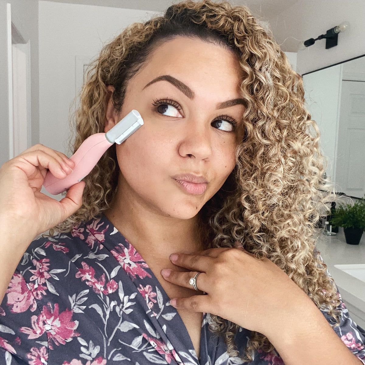 SPA SCIENCES - Maquinilla de afeitar patentada Dermaplane para mujer