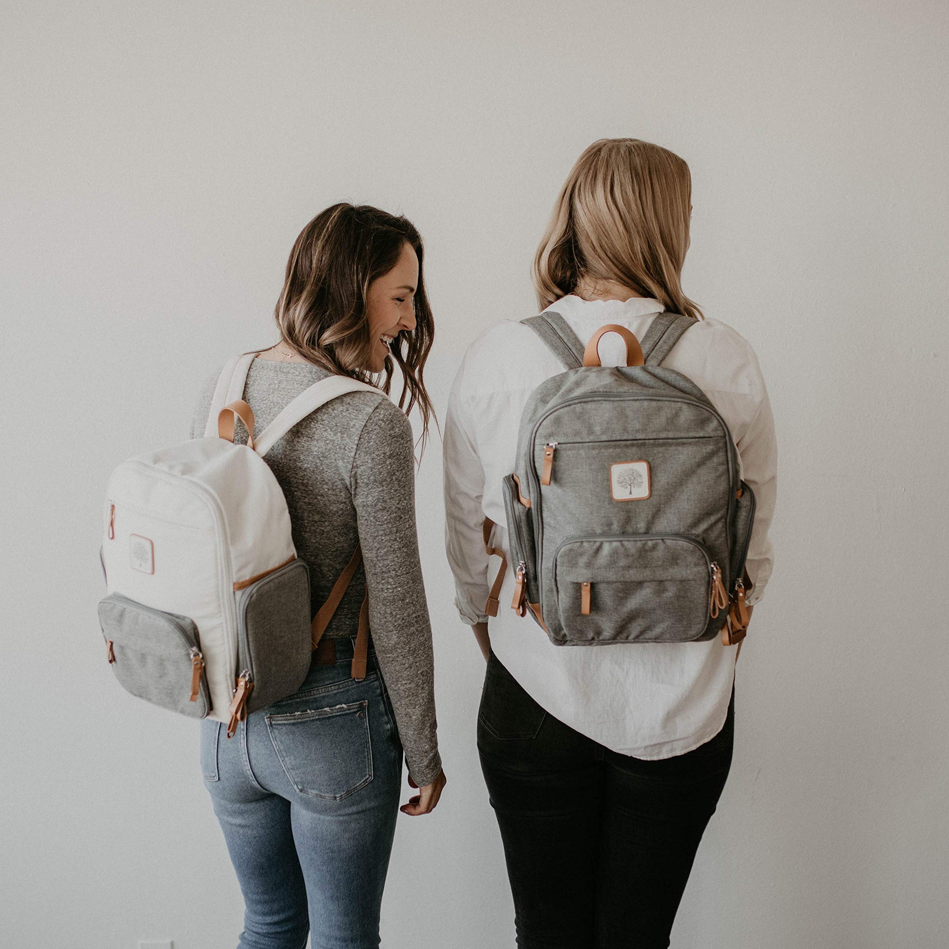 Parker Baby Co. - Mochila Pañalera Unisex Multifuncional con Cierra Completo y Bolsillos Térmicos para Mamá y Papá, Color Gris