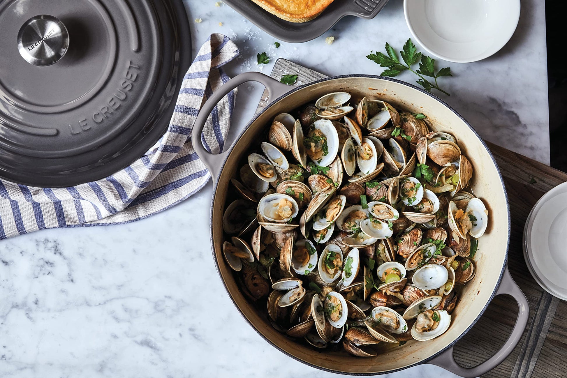Le Creuset Signature Enameled Cast-Iron 5-1/2-Quart Round French (Dutch) Oven, Oyster