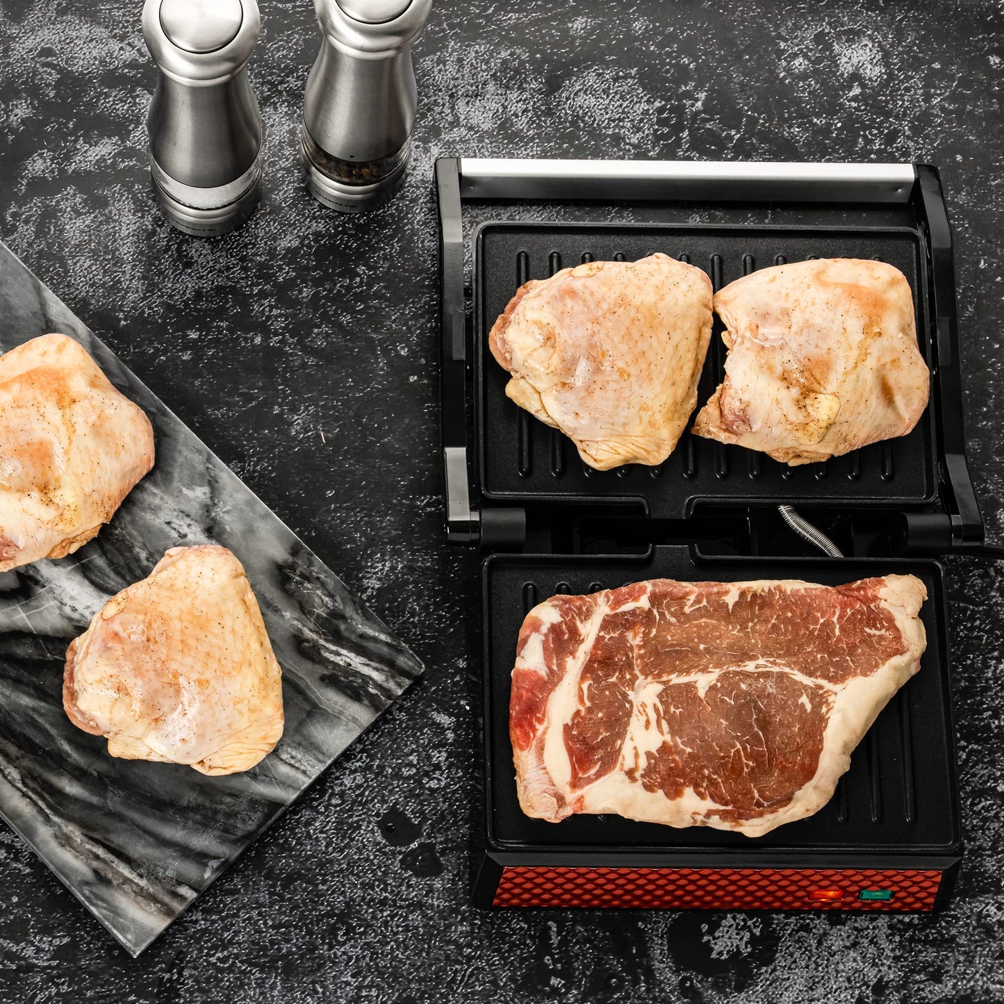 Parrilla Eléctrica Ovente Roja con Apagado Automático y Bandeja de Goteo