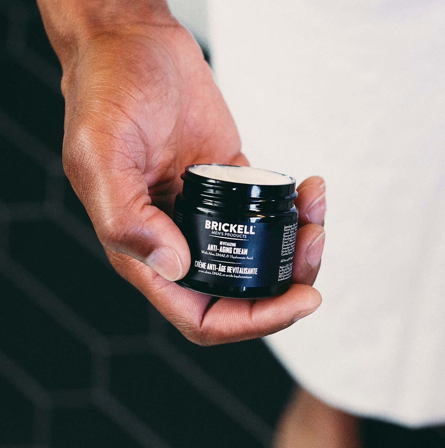 Brickell Crema revitalizante antienvejecimiento para hombres, crema facial natural y orgánica antiarrugas para reducir líneas finas y arrugas, 2 onzas, sin perfume