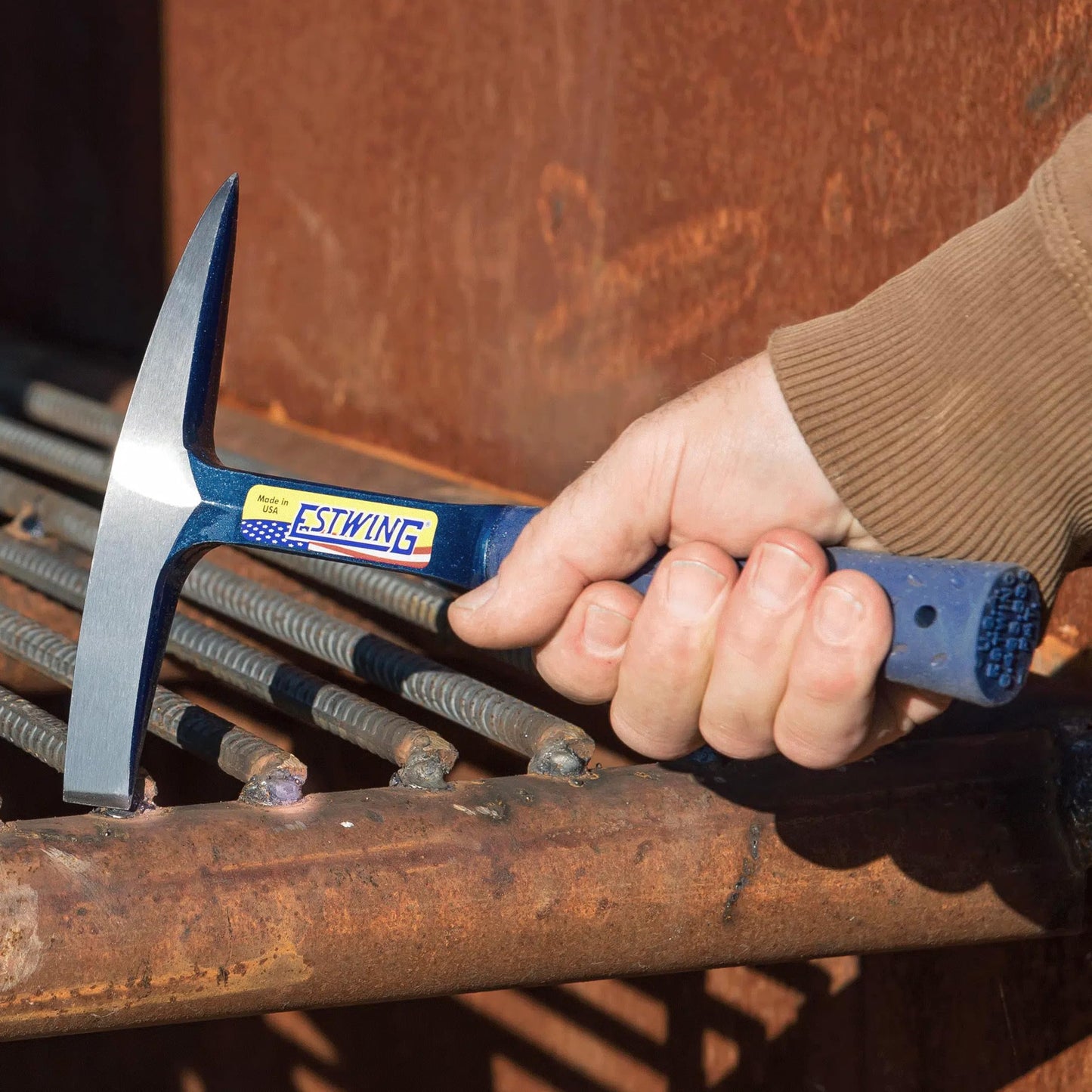 Martillo Soldador Estwing Azul Grande con Mango de Reducción de Impacto