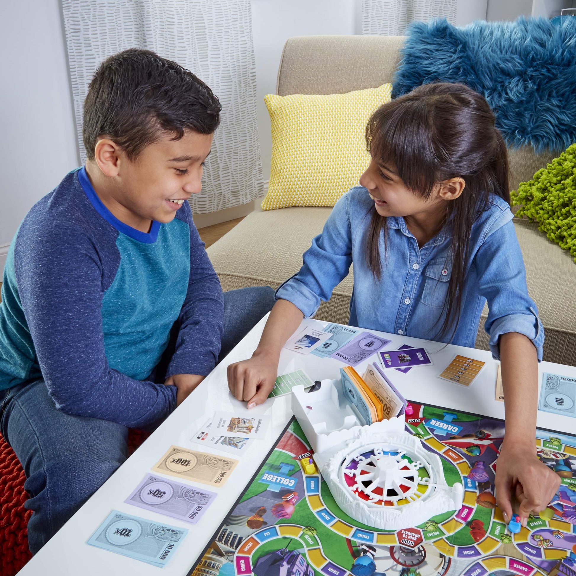 Hasbro Gaming The Game of Life, Juego de Mesa Familiar para 2 a 4 Jugadores, Juego de Interior para niños de 8 años en adelante, Clavijas Vienen en 6 Colores