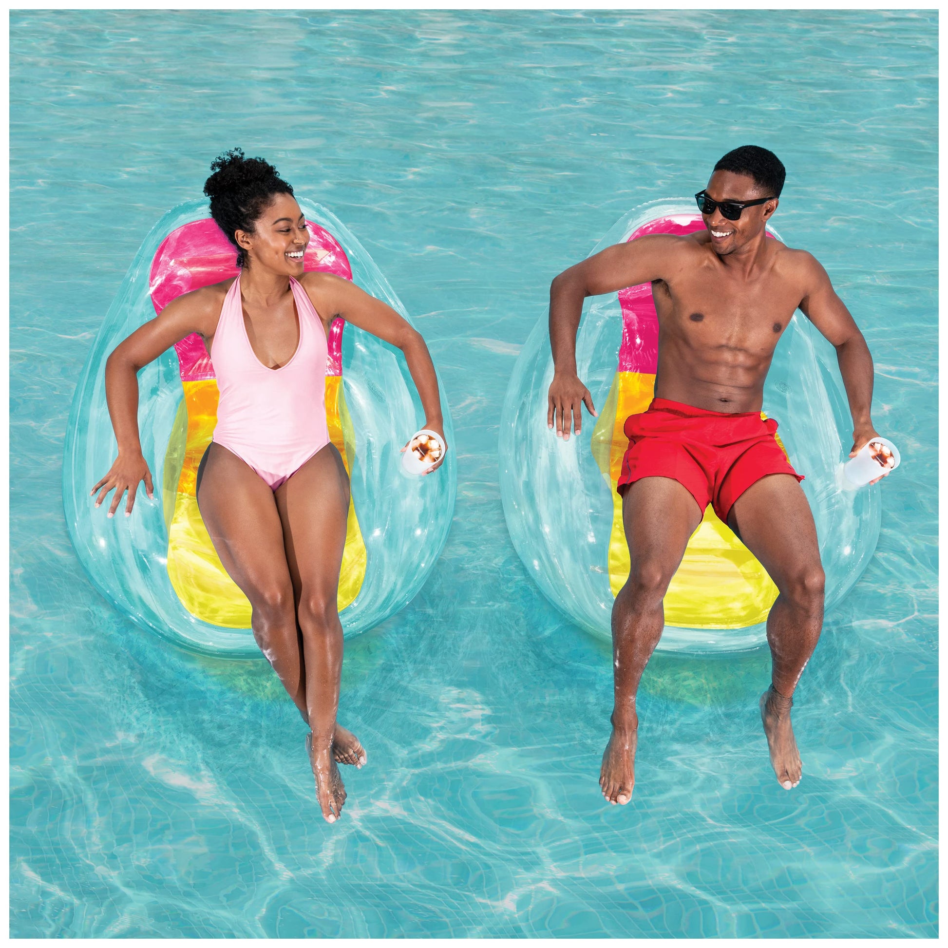 Flotador Inflable SwimWays Translúcido con Portavasos y Respaldo para Adultos