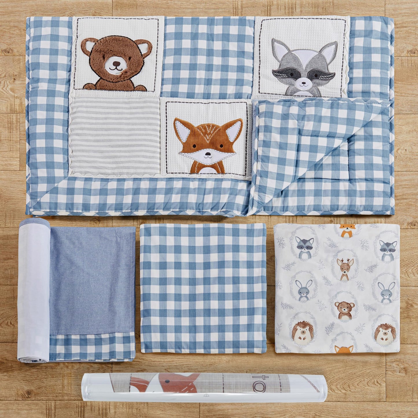 Levtex Baby - Juego de cama para cuna Forest Friends - Juego de guardería para bebé - Gingham - Azul y blanco - Retratos de animales - Set de 5 piezas incluye edredón, dos sábanas ajustables, adhesivo