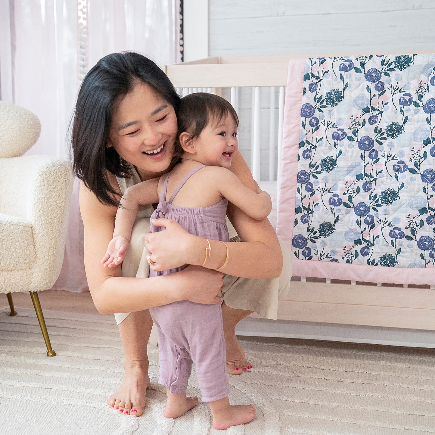 aden + anais Essentials - Juego de ropa de cama de 3 piezas para cuna, manta de algodón, sábana para cuna, falda para cuna, flores