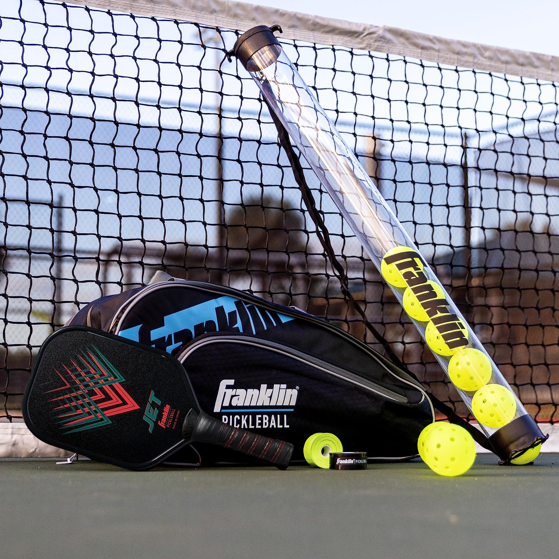 Franklin Sports Juego de Palas de Pickleball + Bolas de Iniciación – 2 Raquetas + 2 Bolas X-40 – Aprobado por Estados Unidos