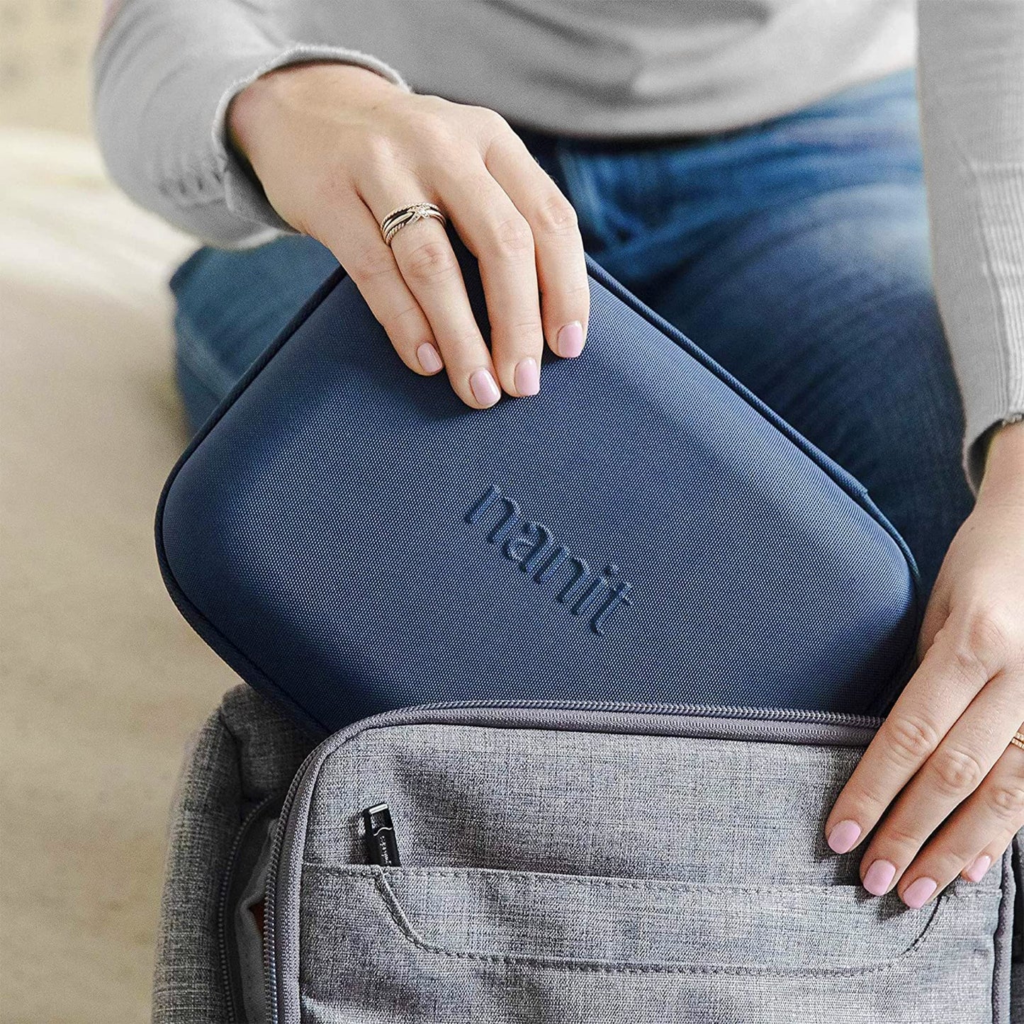 Funda Rígida Compacta Protectora Nanit Pro Negra con Soporte Flexible portátil para Monitor Inteligente de Bebé