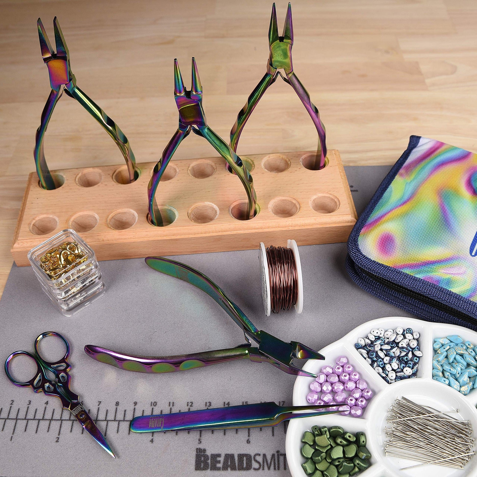 The Beadsmith - Juego de herramientas para hacer joyas, acabado de titanio arcoíris, incluye 4 alicates con pinzas y tijeras, estuche a juego incluido