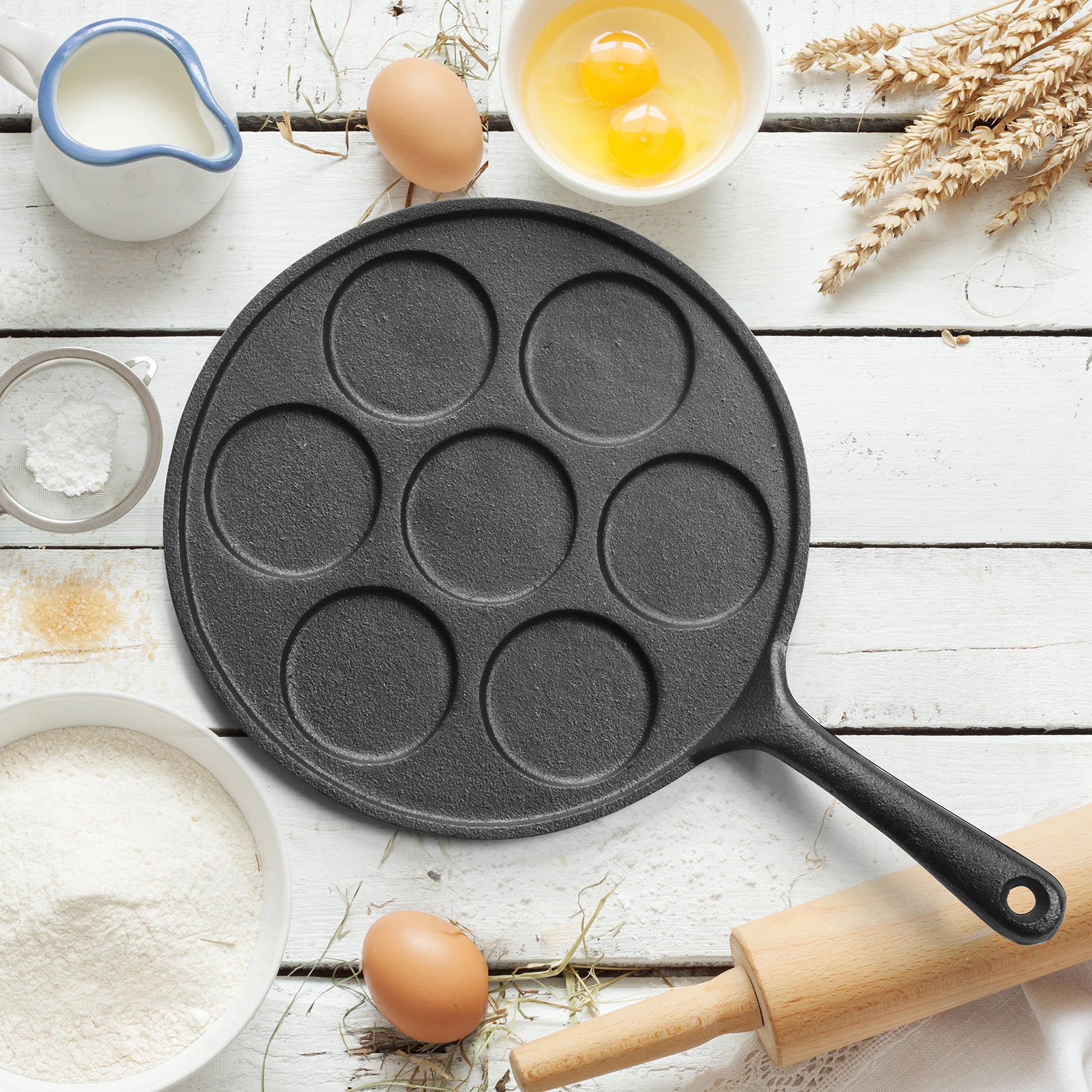 Commercial CHEF - Molde para panqueques de hierro fundido, plancha para panqueques de dólar plateado, fácil de limpiar y calienta uniformemente, hace 7 panqueques de dólar de plata