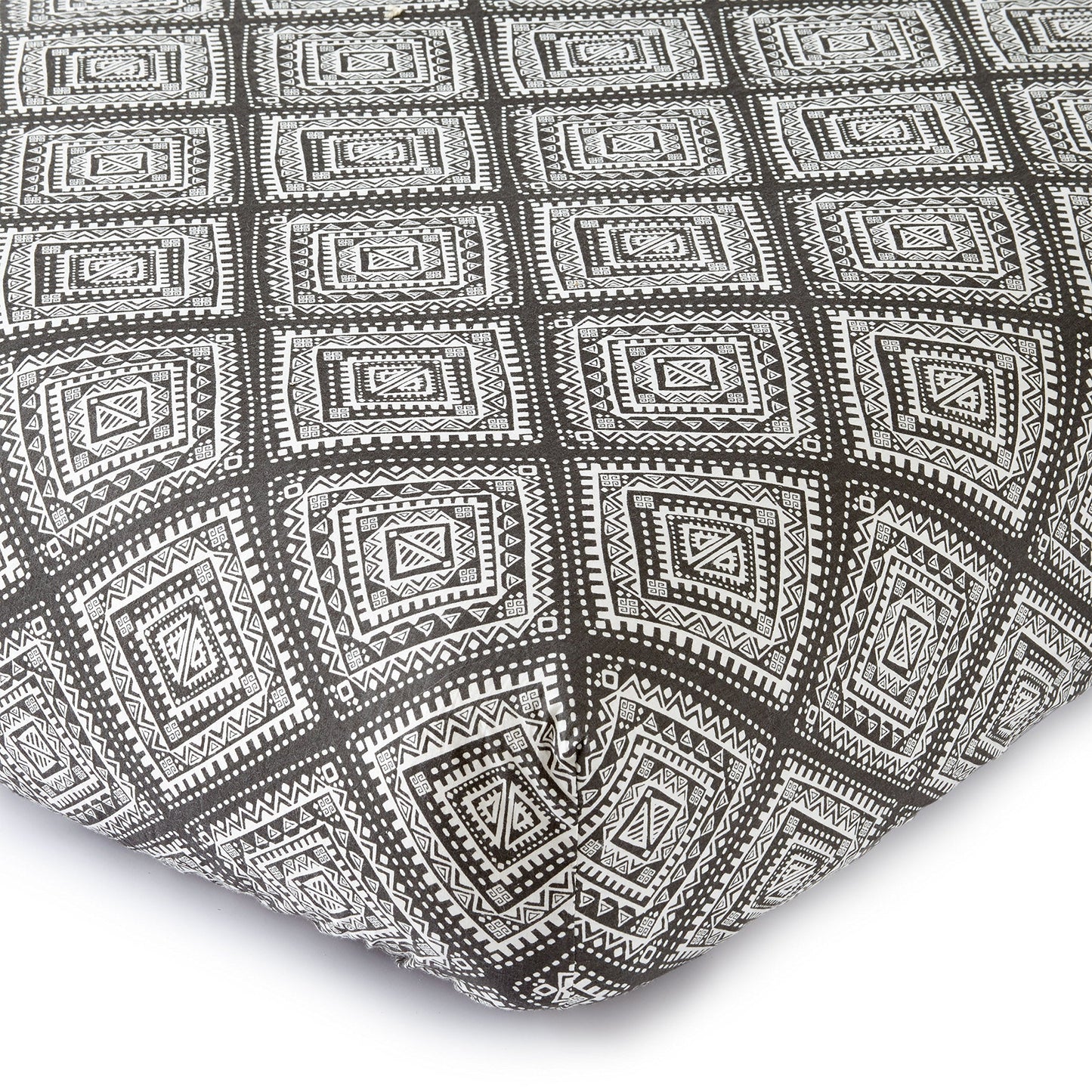 Levtex Baby - Juego de cama de cuna Bailey - Carbón, gris pardo, blanco - Tema de bosque neutro - Juego de 5 piezas incluye colcha, sábana bajera, apilador de pañales, calcomanía de pared y